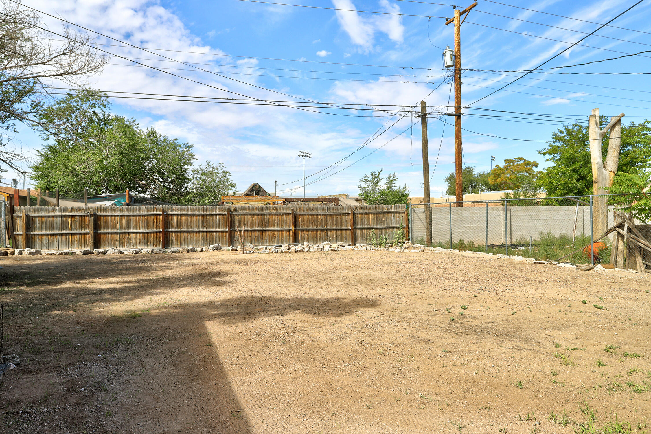 335 ALCAZAR Street NE