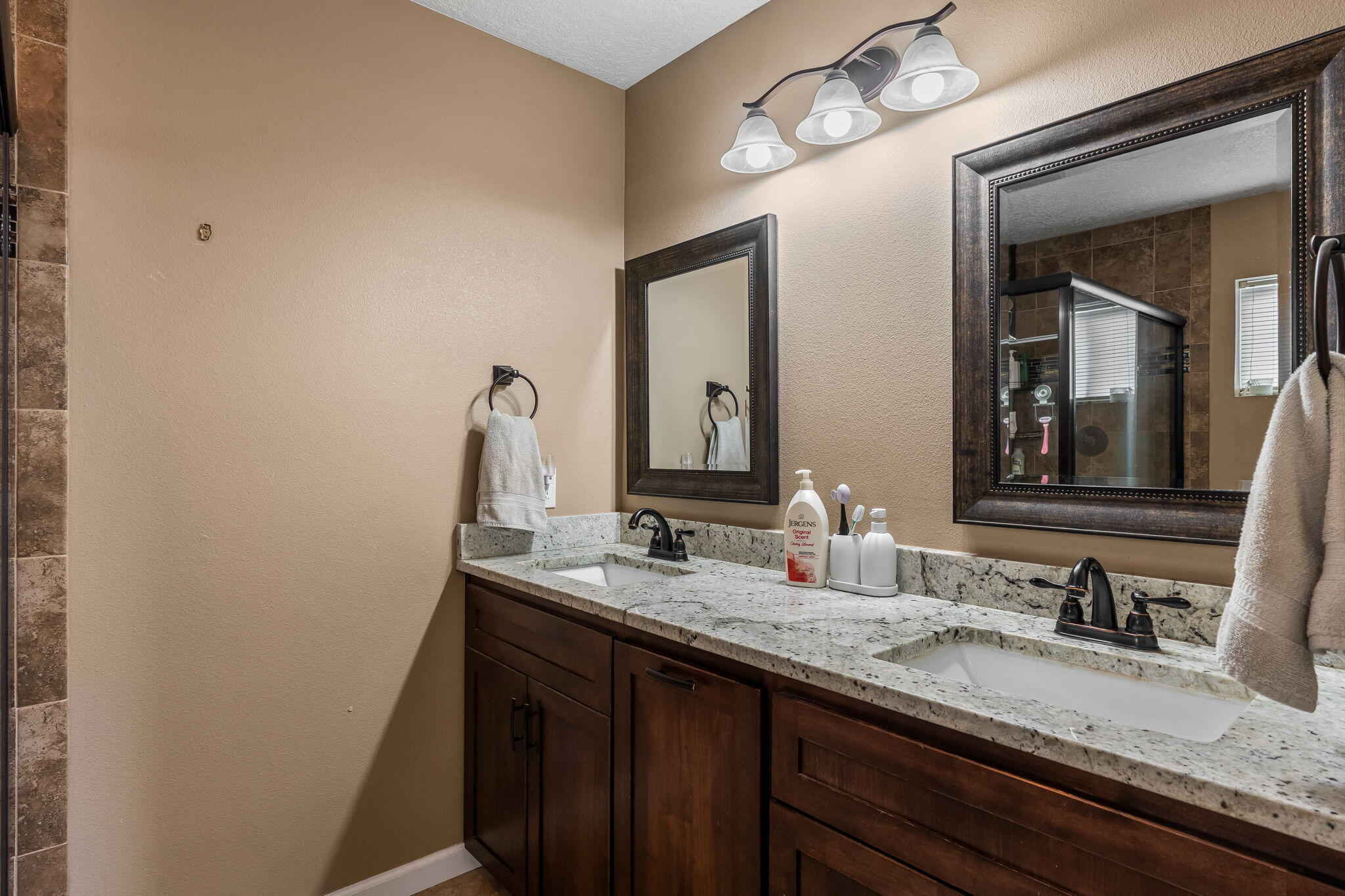 483 PECOS Loop SE