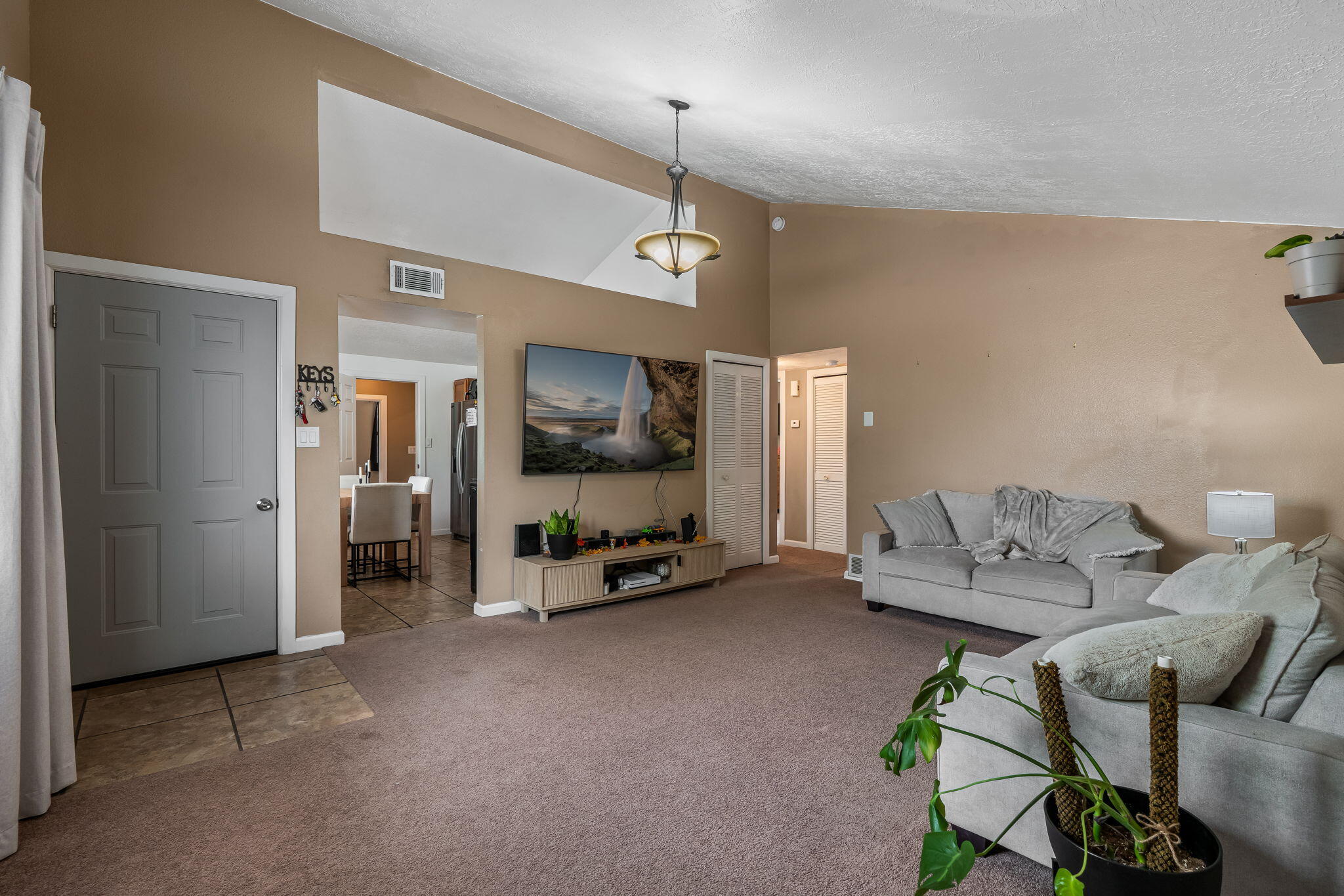 483 PECOS Loop SE