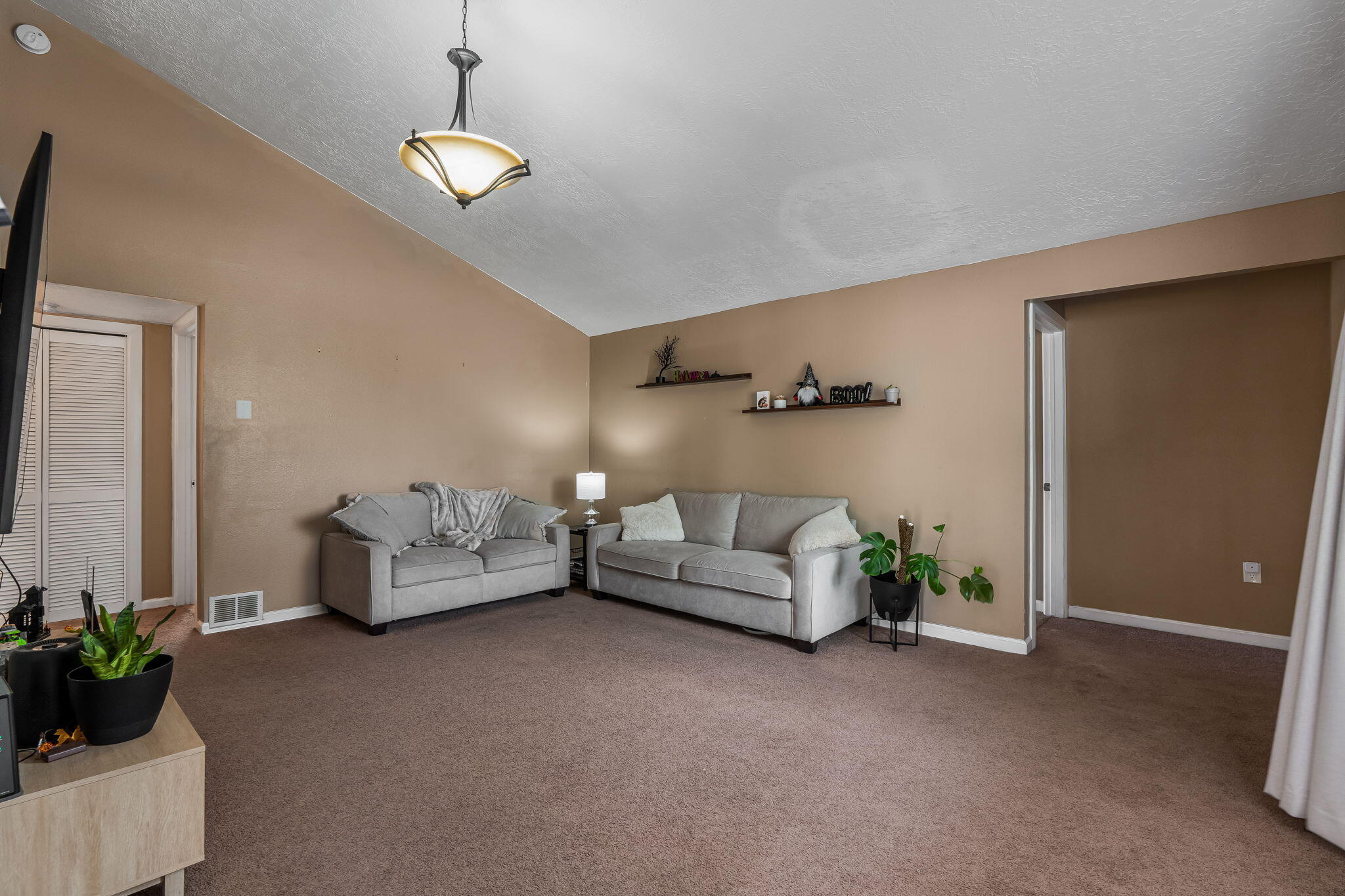 483 PECOS Loop SE