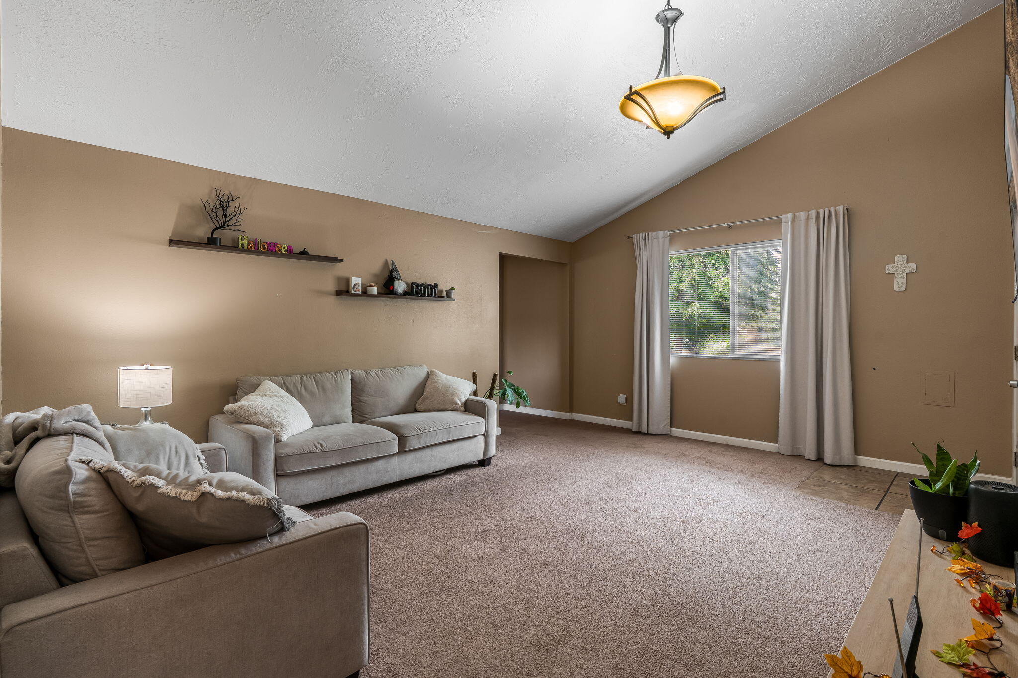 483 PECOS Loop SE
