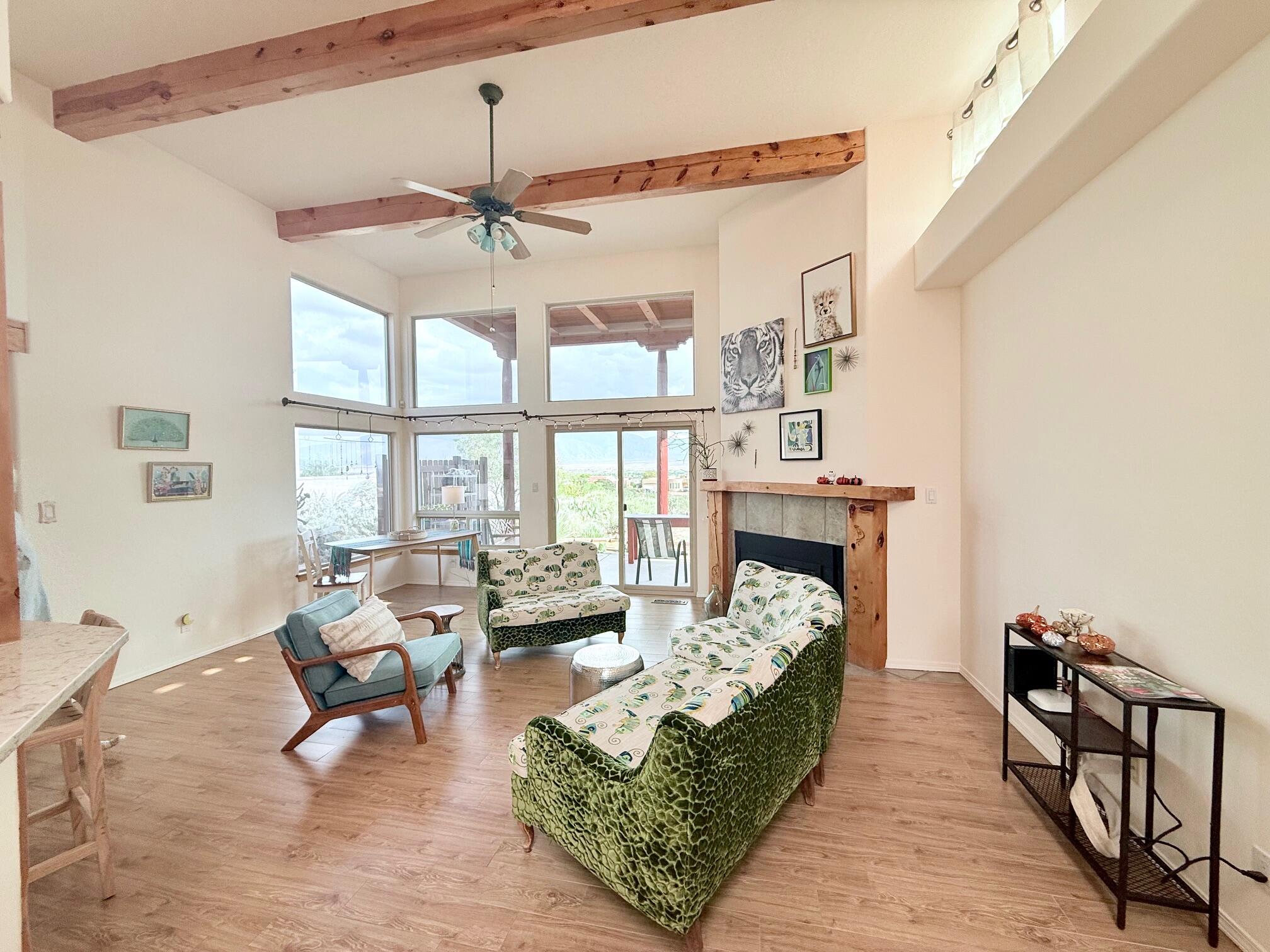 832 ACAPULCO Road NE