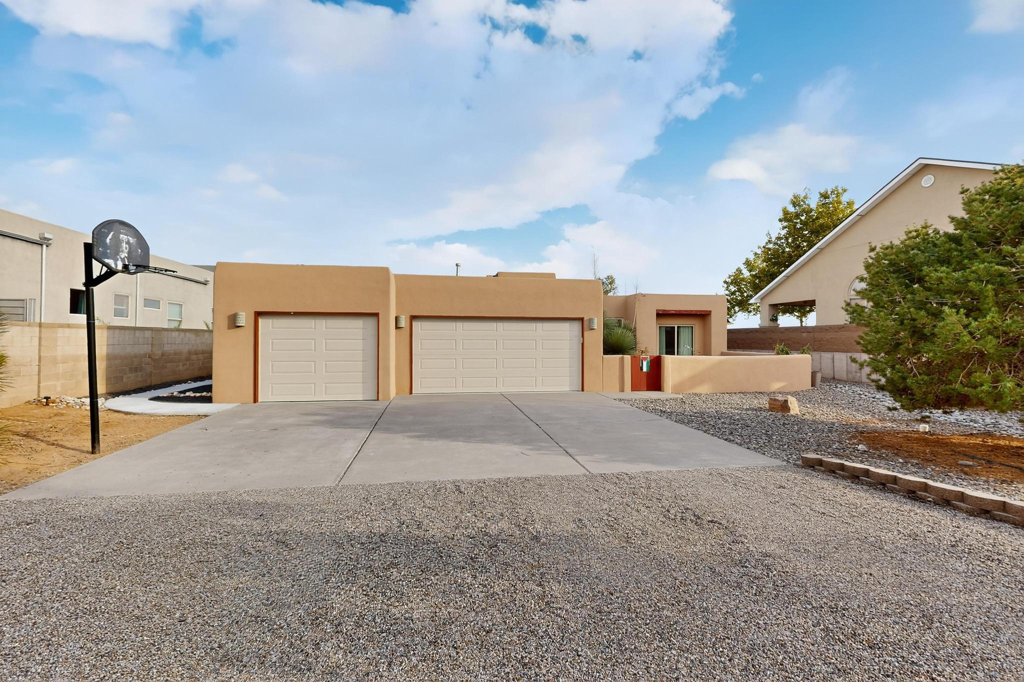 832 ACAPULCO Road NE