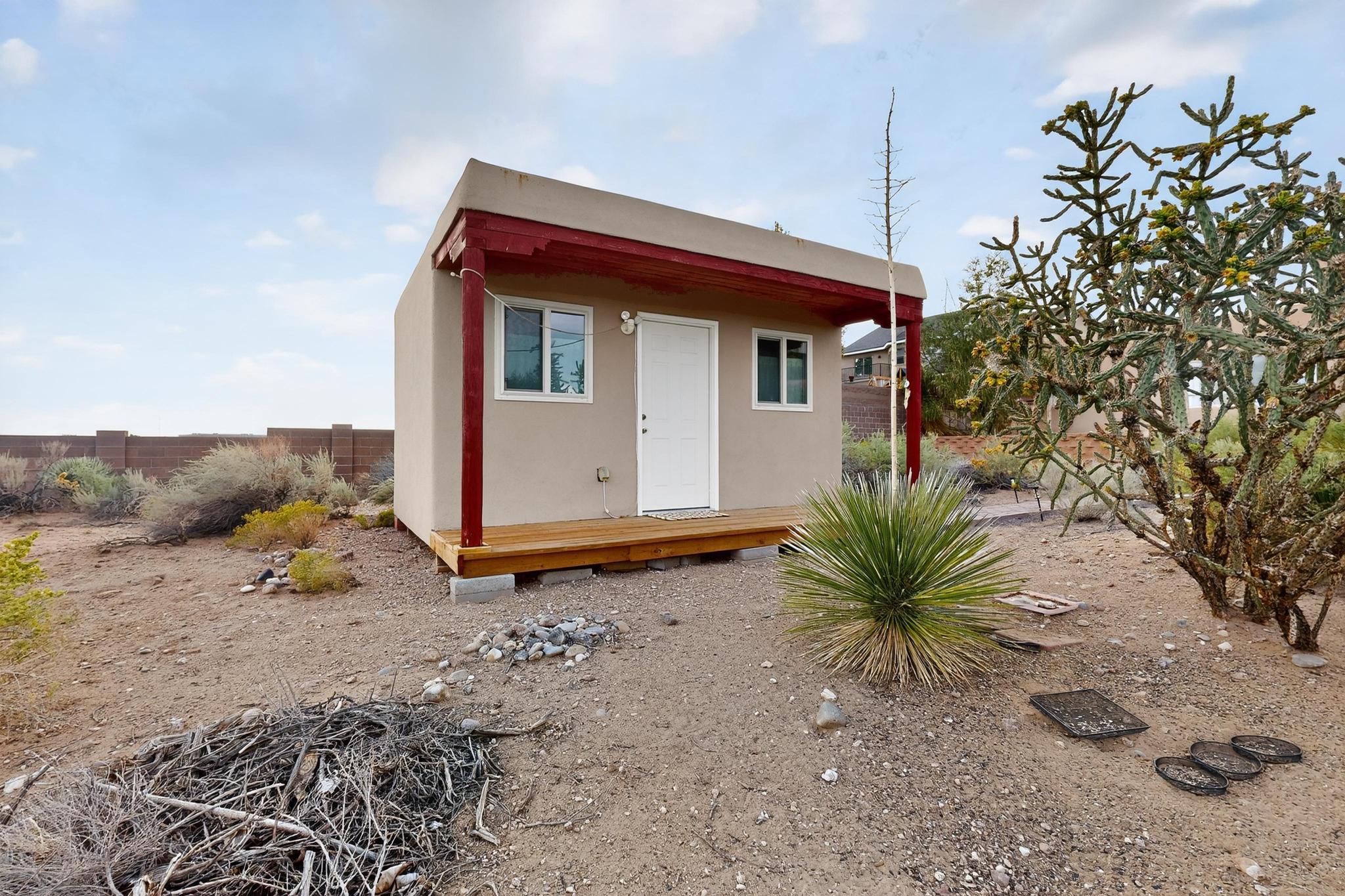 832 ACAPULCO Road NE