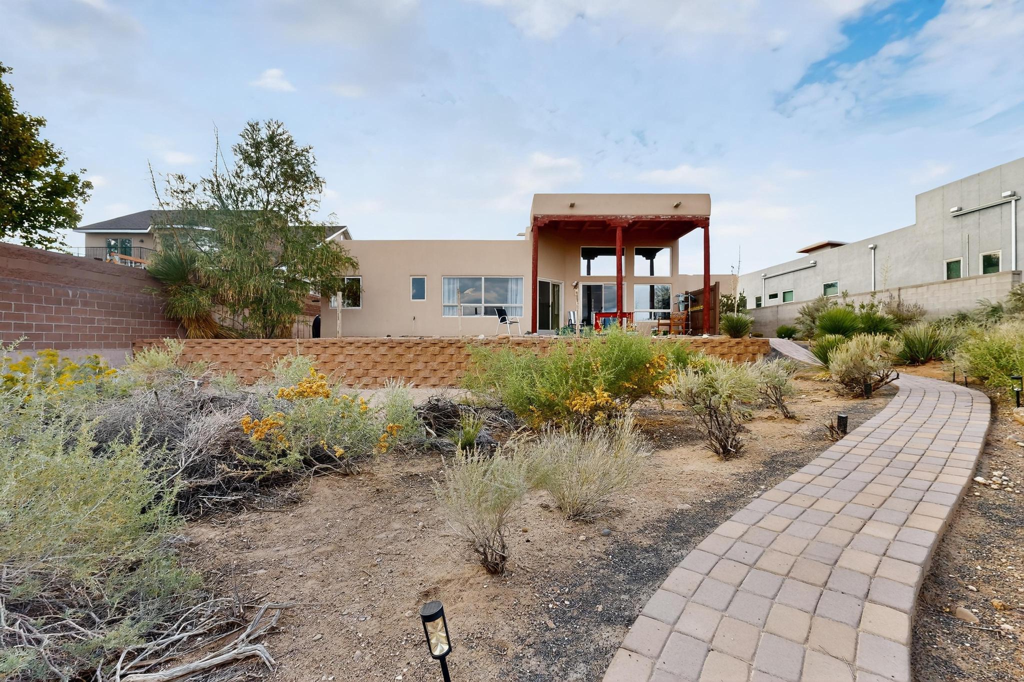 832 ACAPULCO Road NE