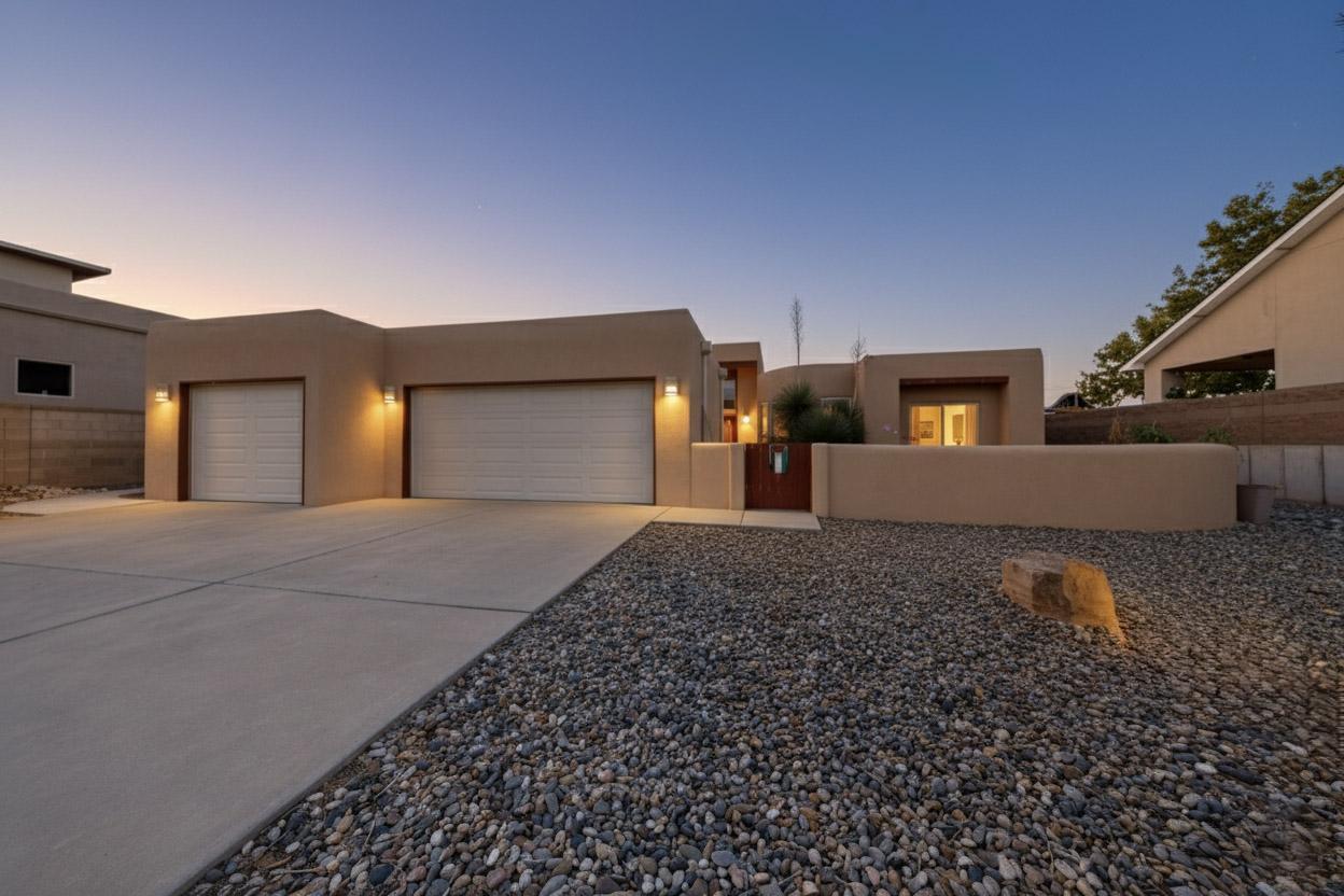 832 ACAPULCO Road NE