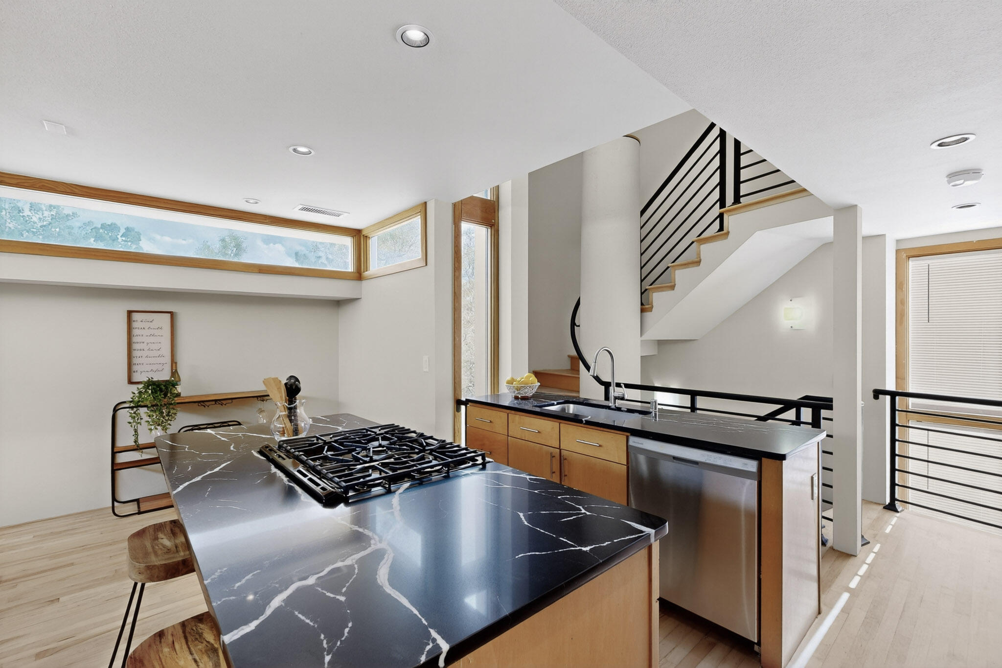 9323 HILTON Avenue NE