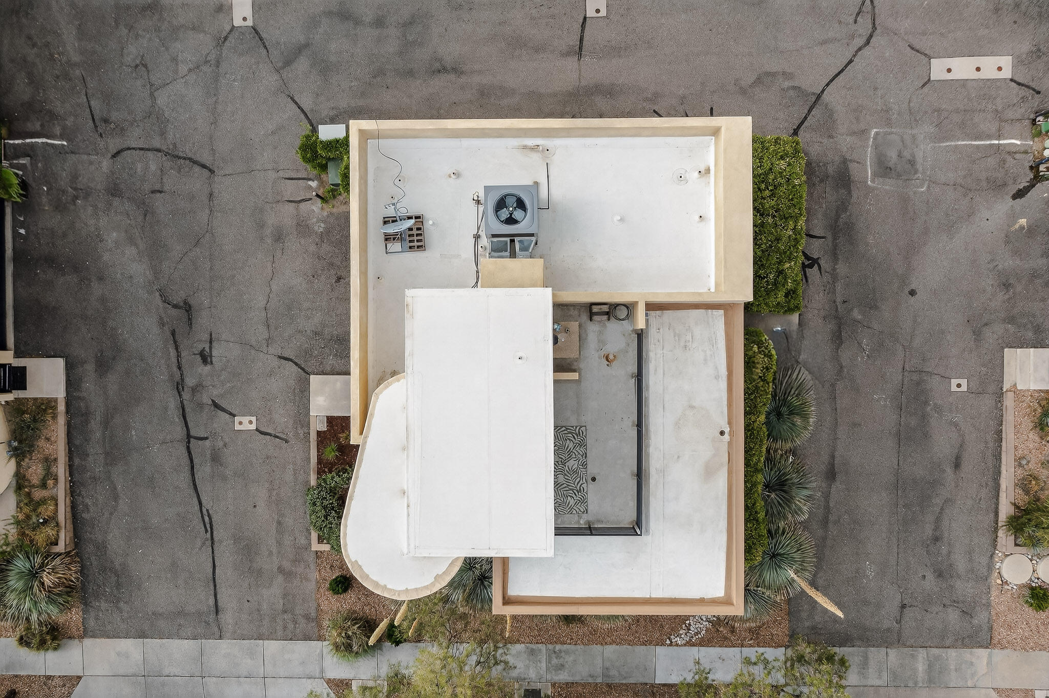 9323 HILTON Avenue NE