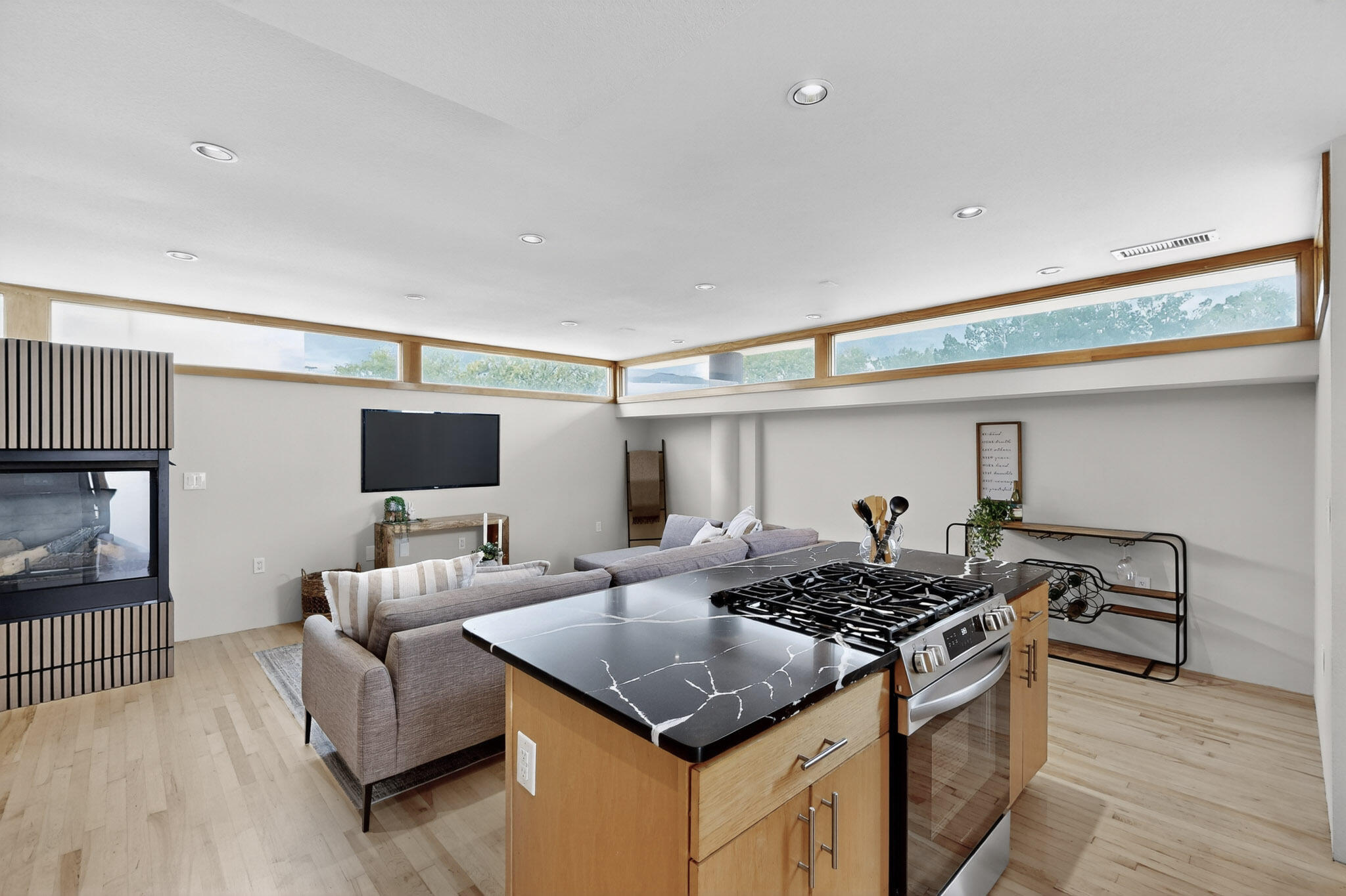 9323 HILTON Avenue NE