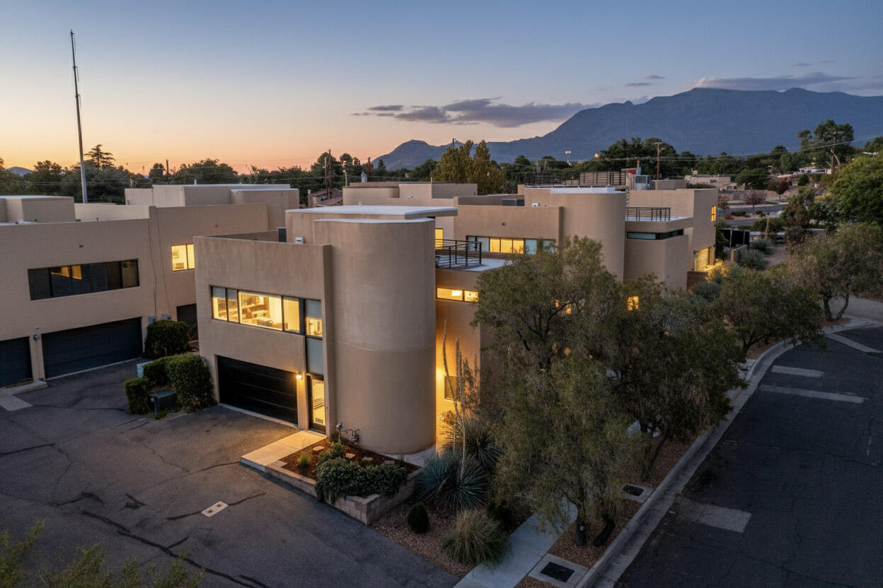 9323 HILTON Avenue NE