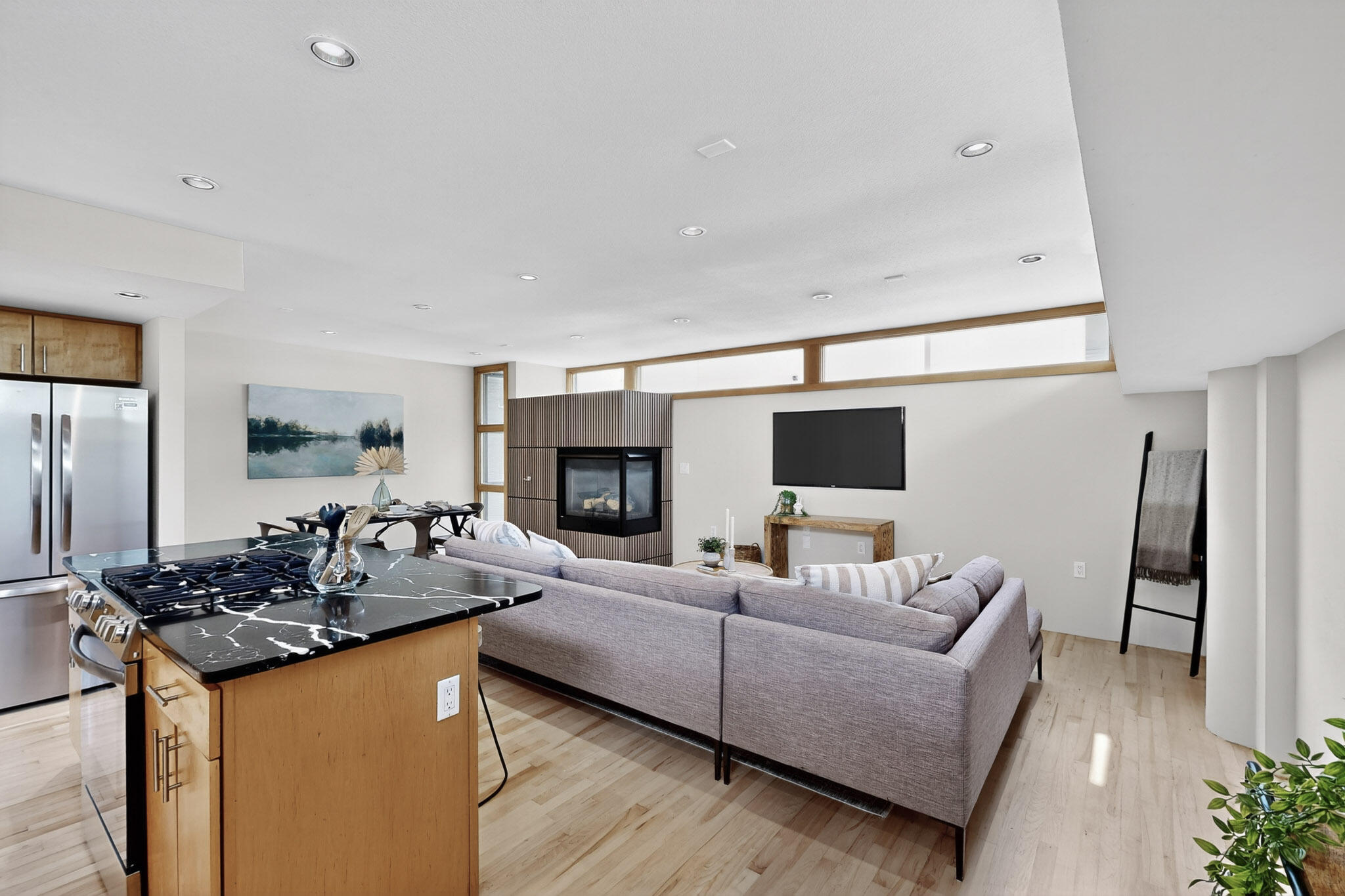 9323 HILTON Avenue NE