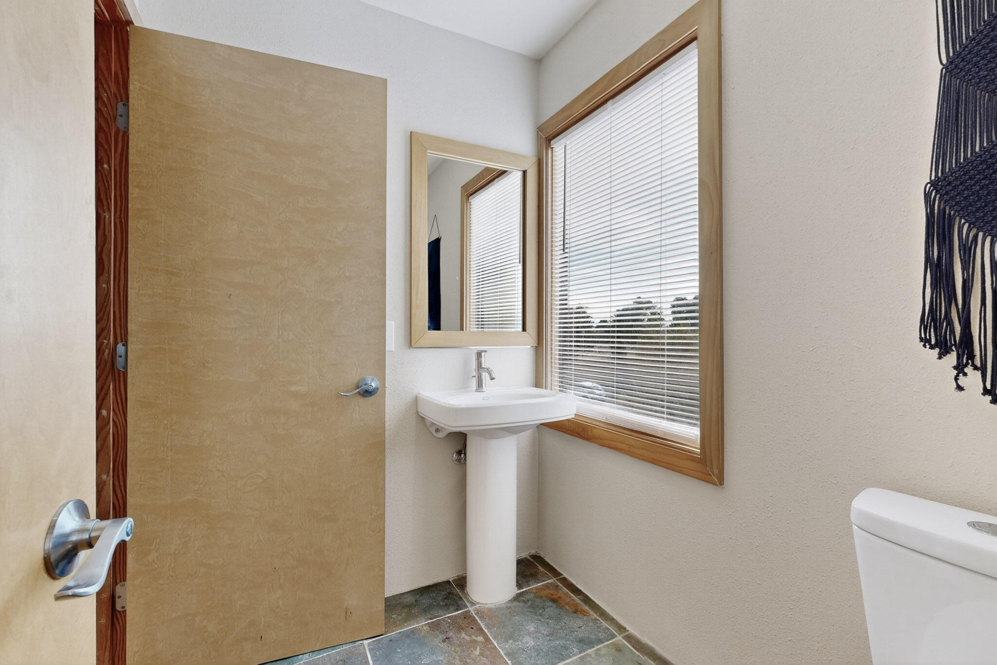 9323 HILTON Avenue NE