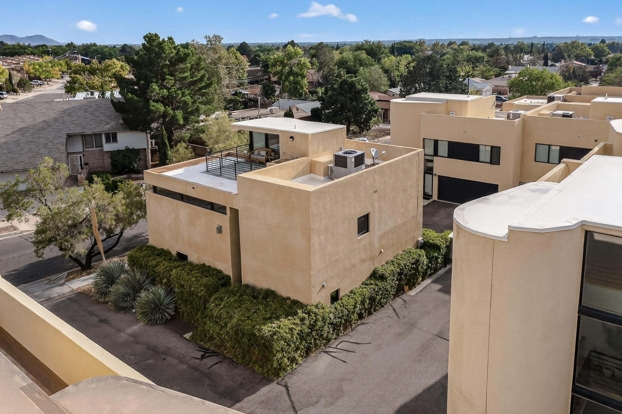 9323 HILTON Avenue NE