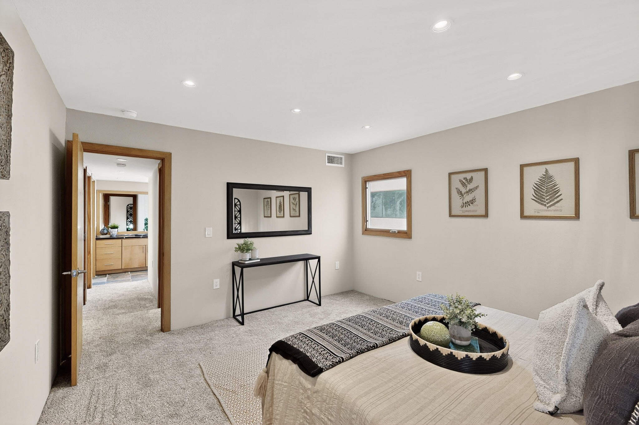 9323 HILTON Avenue NE