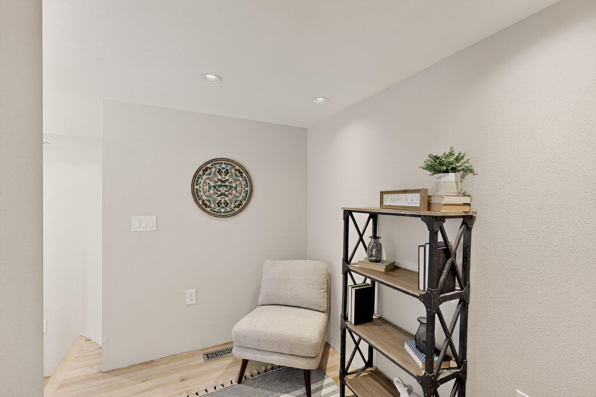 9323 HILTON Avenue NE