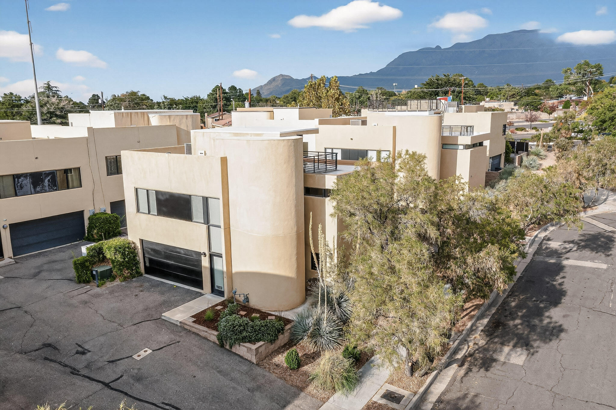 9323 HILTON Avenue NE