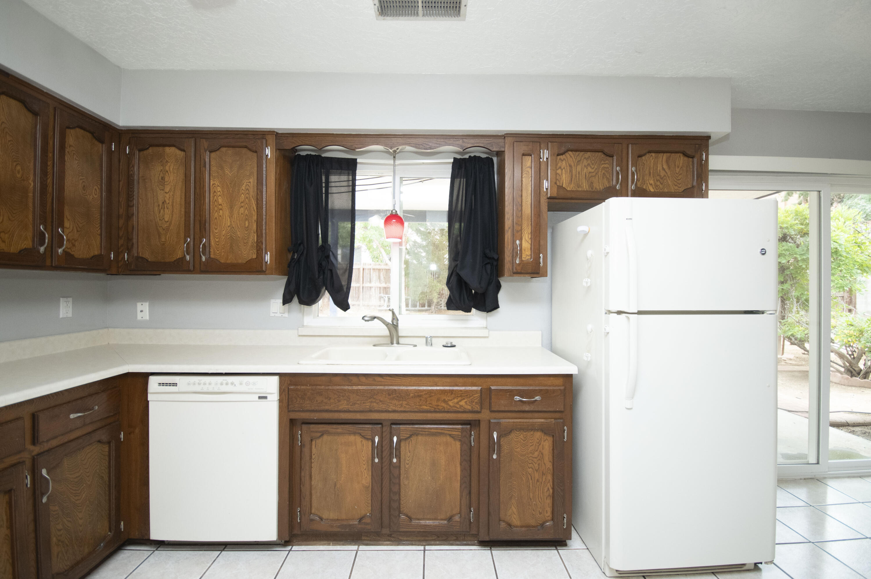 3704 GLORIETA Street NE