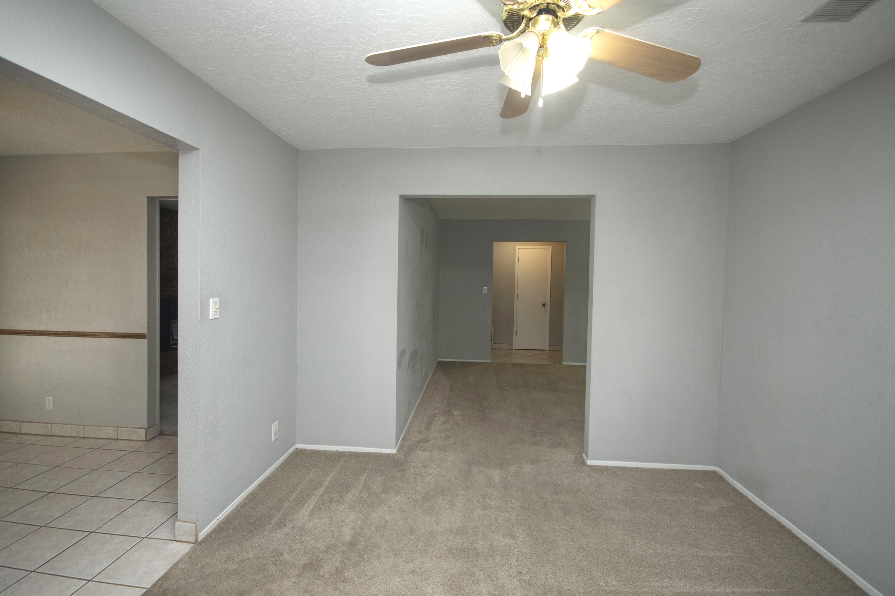 3704 GLORIETA Street NE