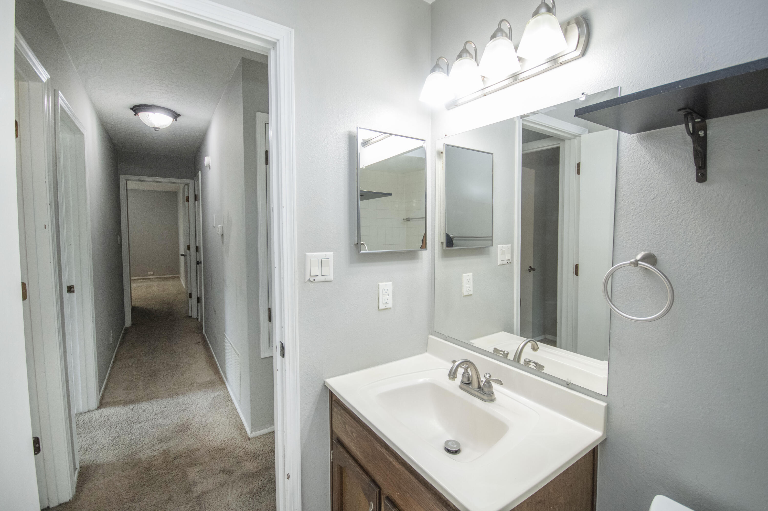 3704 GLORIETA Street NE