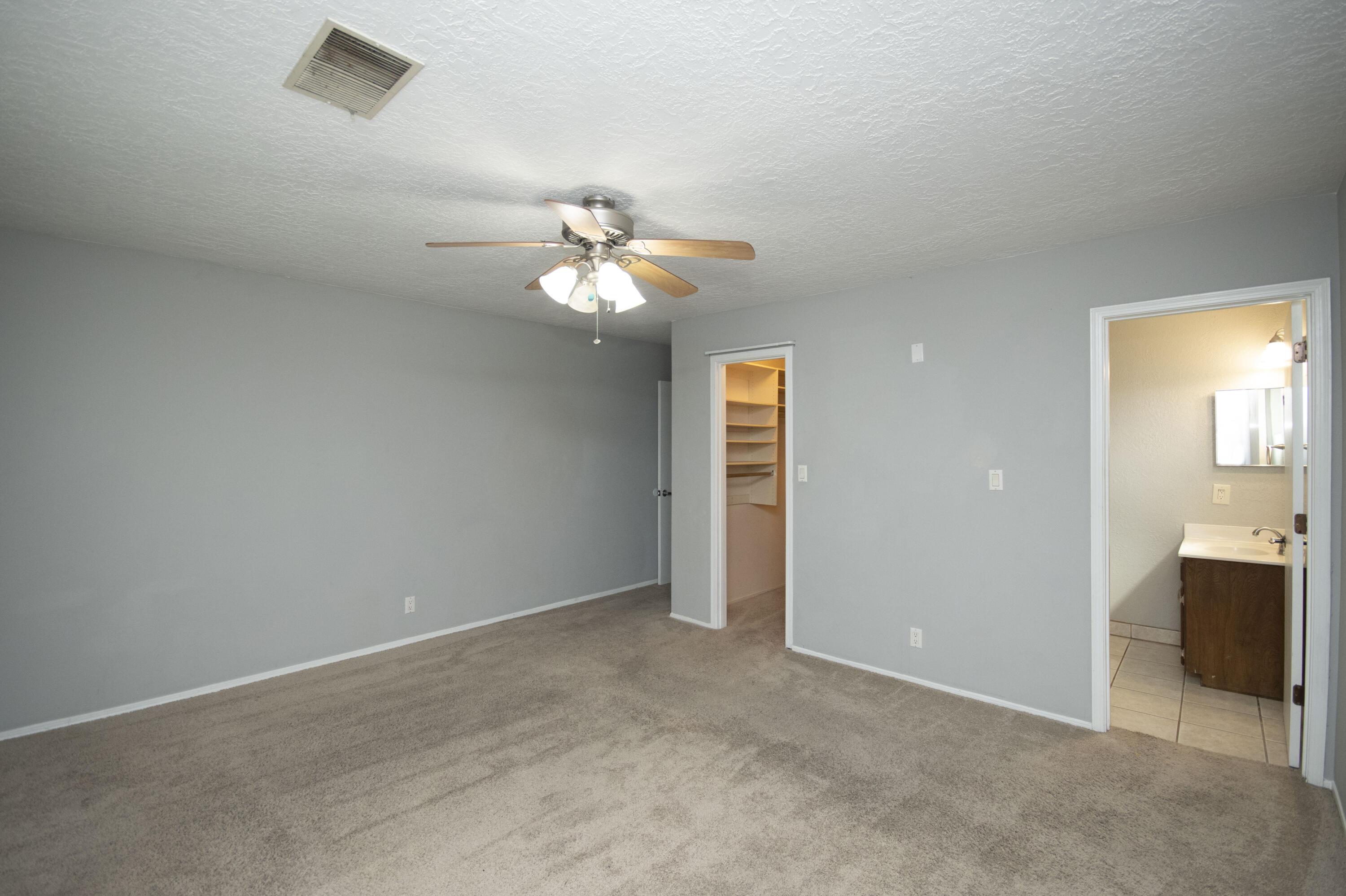 3704 GLORIETA Street NE