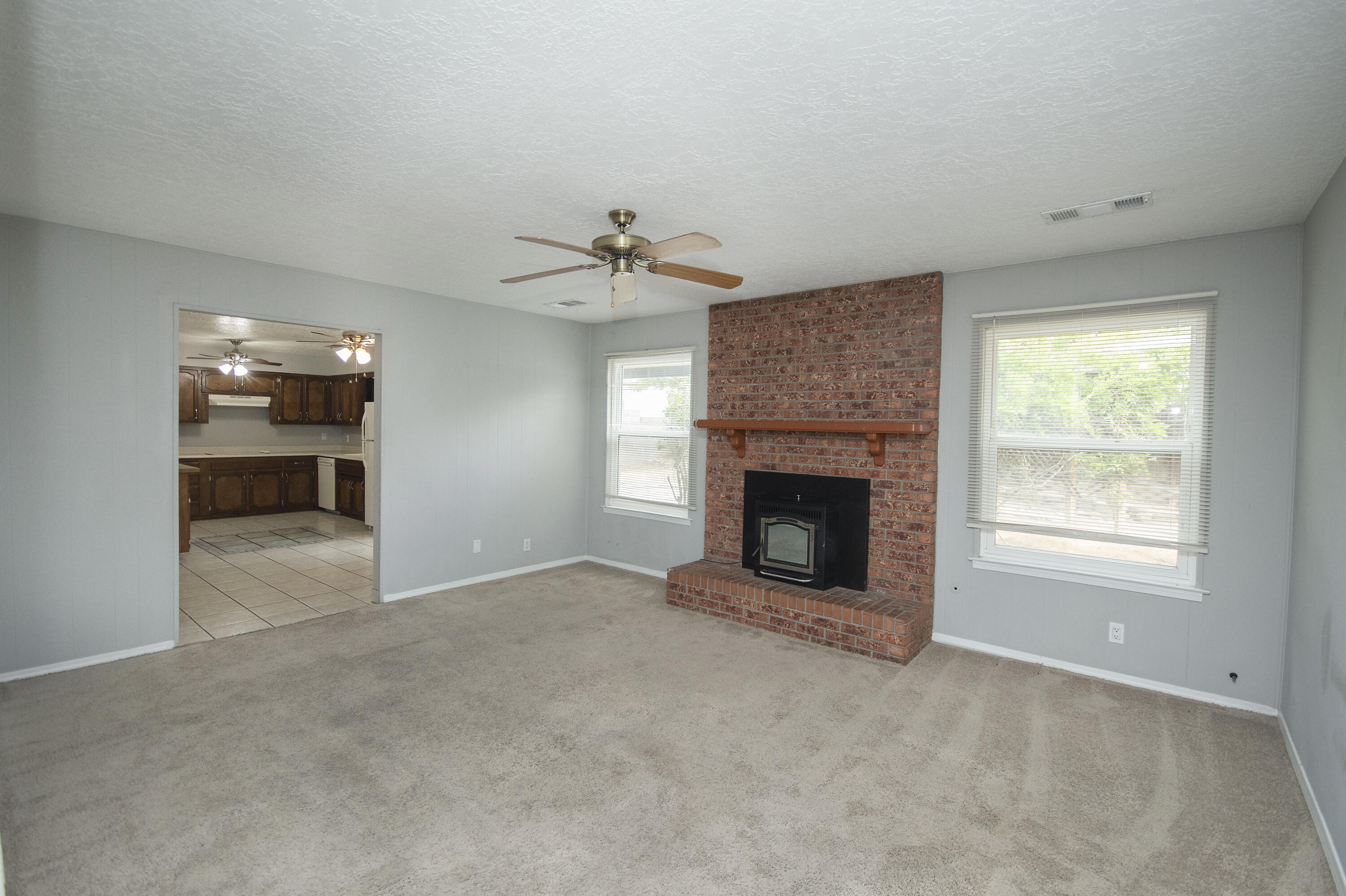 3704 GLORIETA Street NE