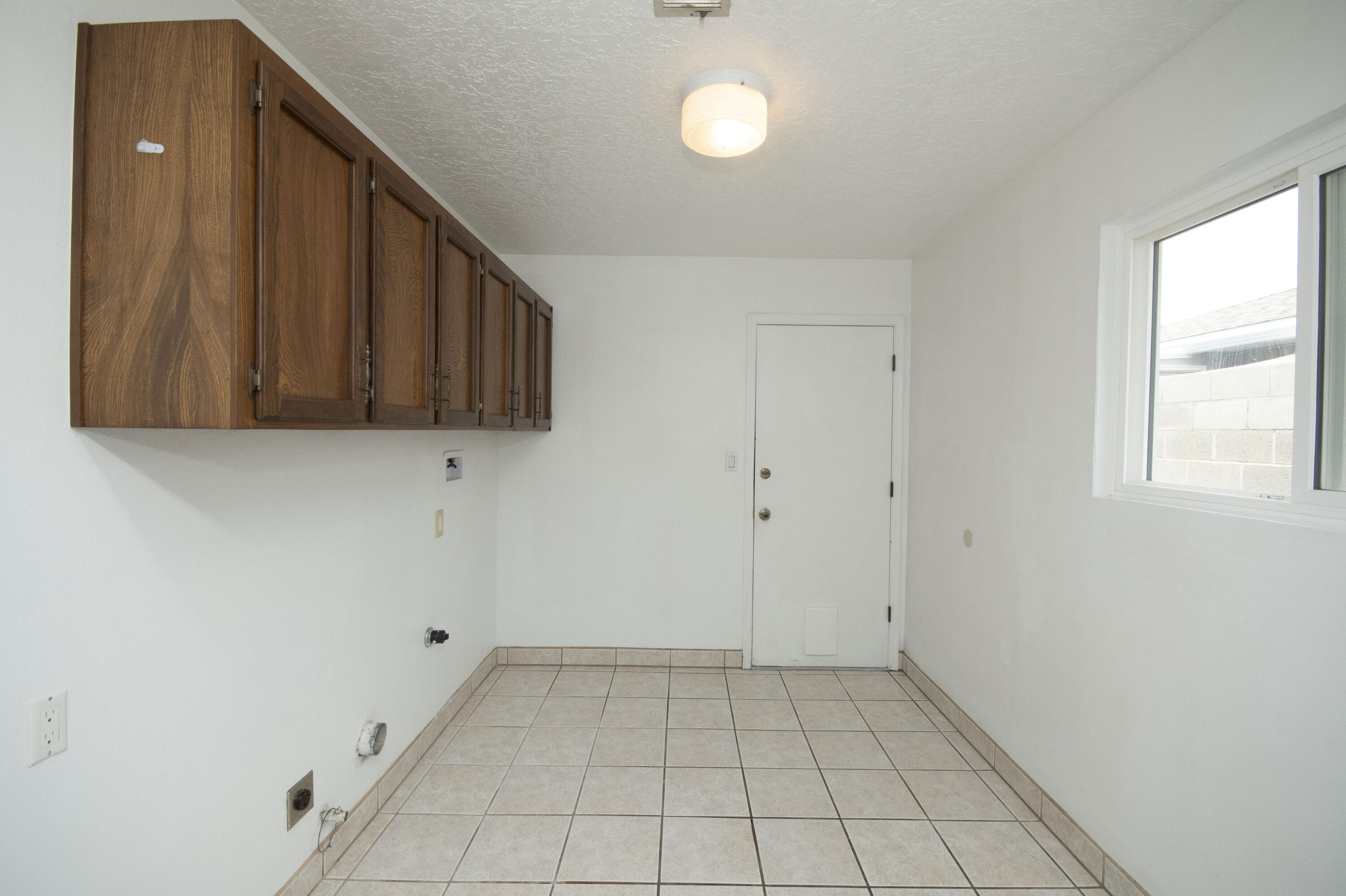 3704 GLORIETA Street NE