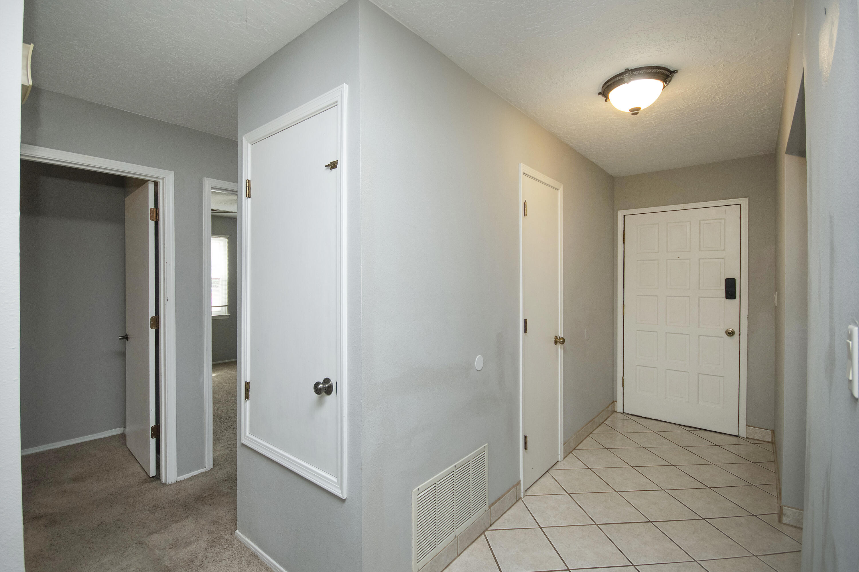 3704 GLORIETA Street NE