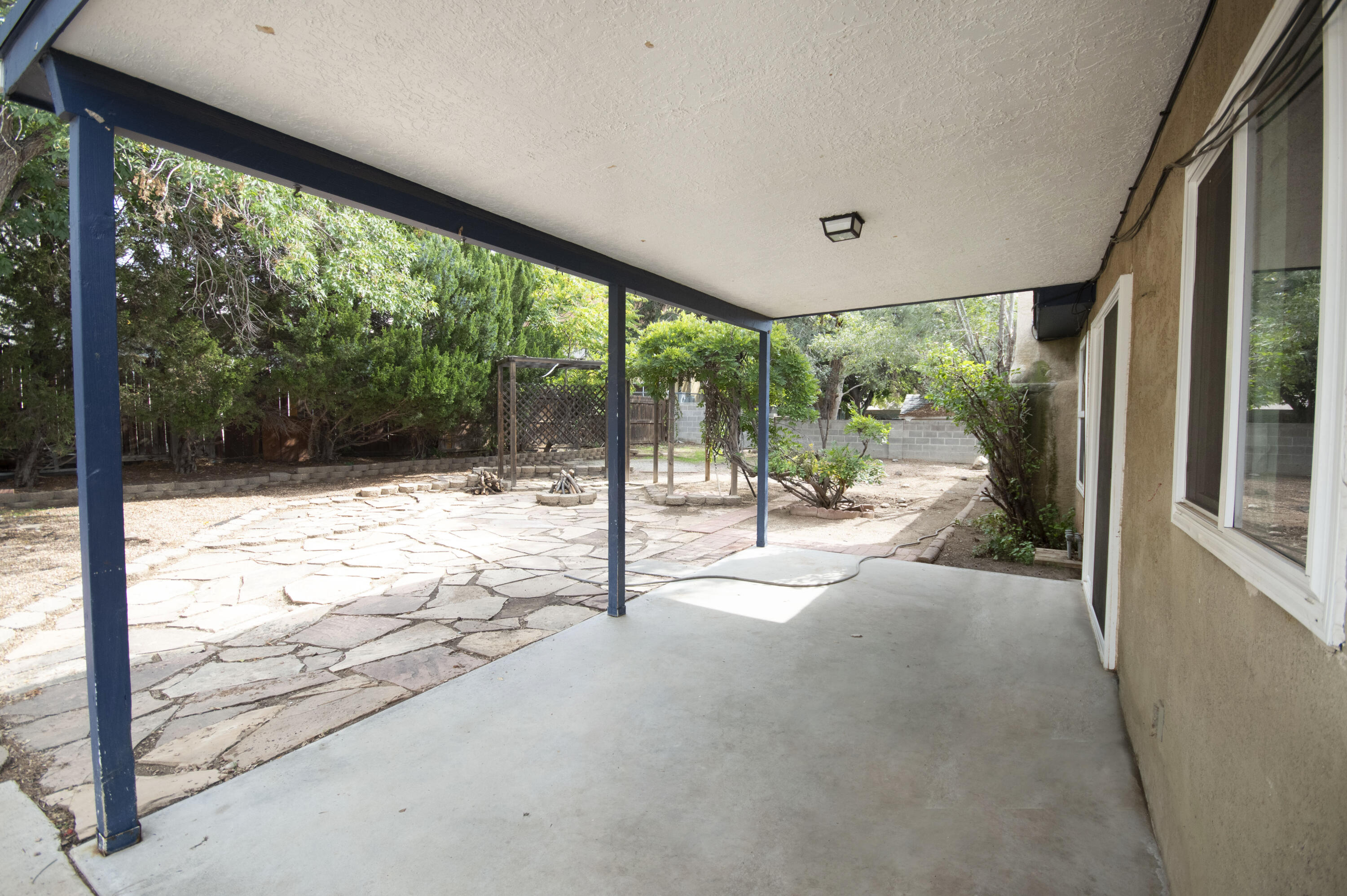 3704 GLORIETA Street NE