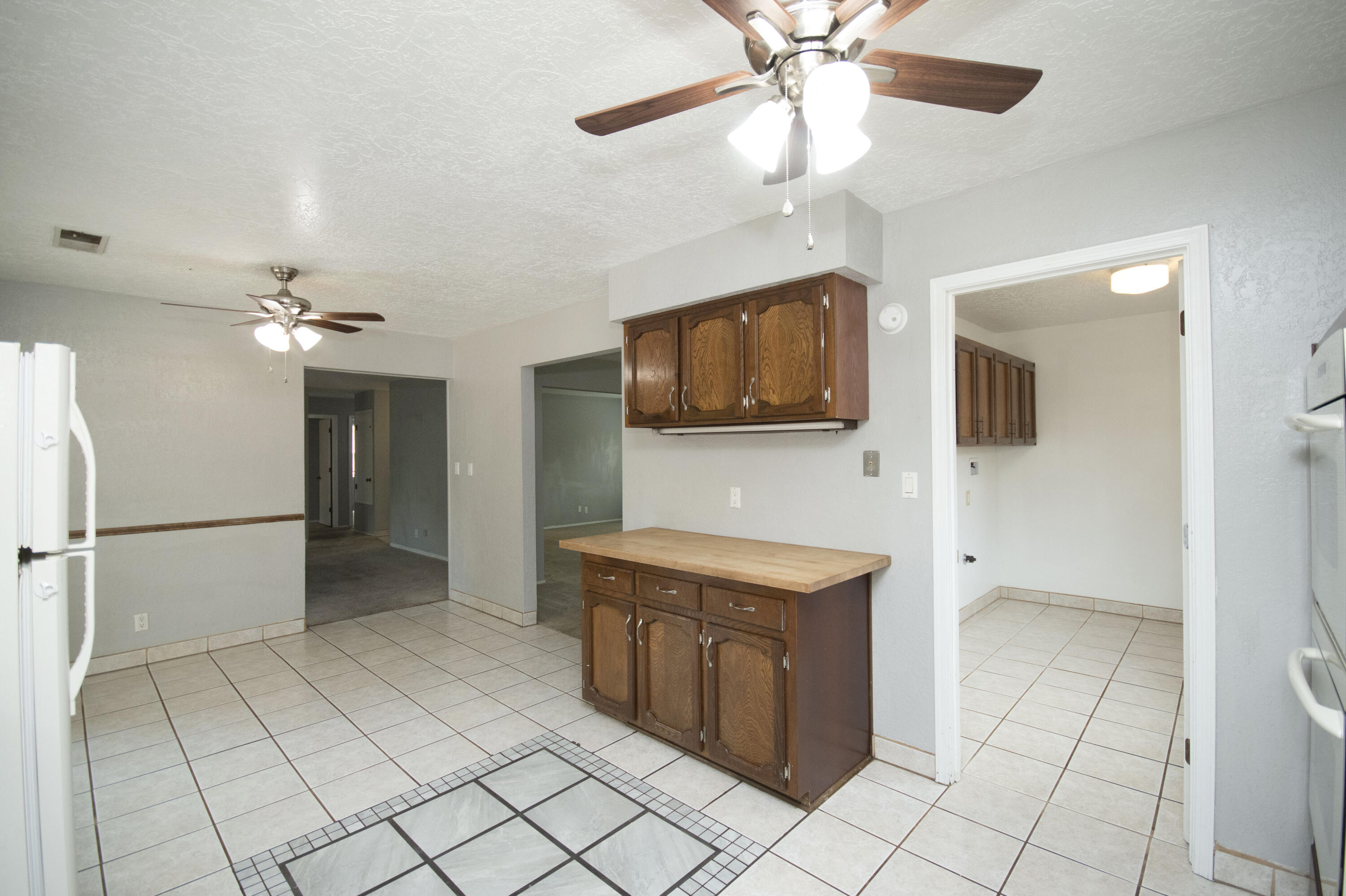 3704 GLORIETA Street NE