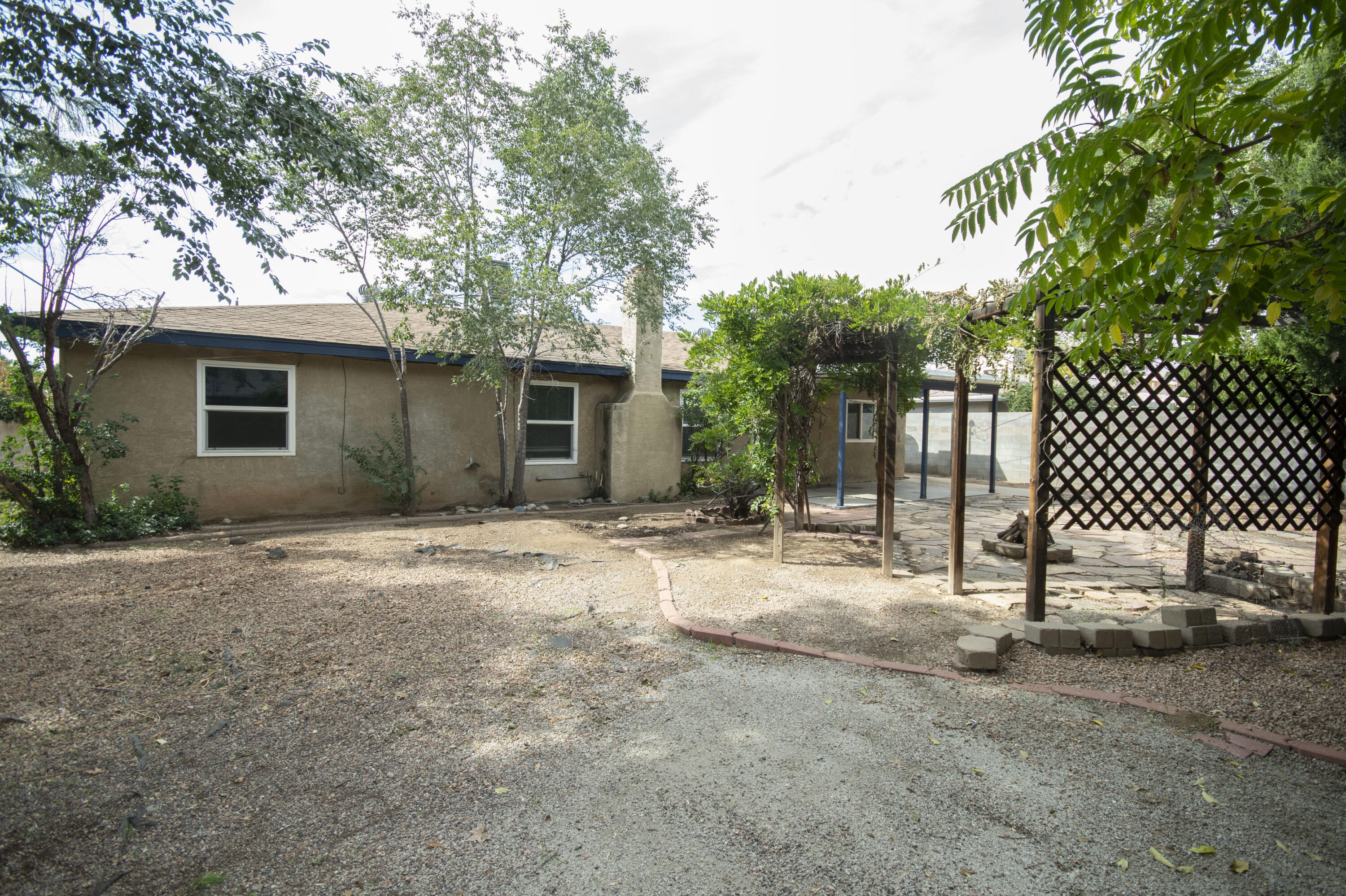 3704 GLORIETA Street NE