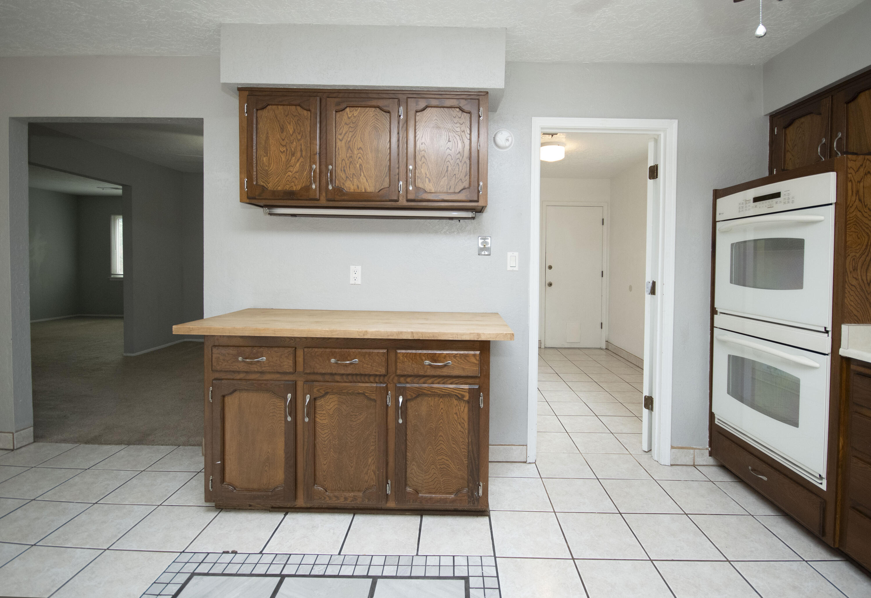 3704 GLORIETA Street NE