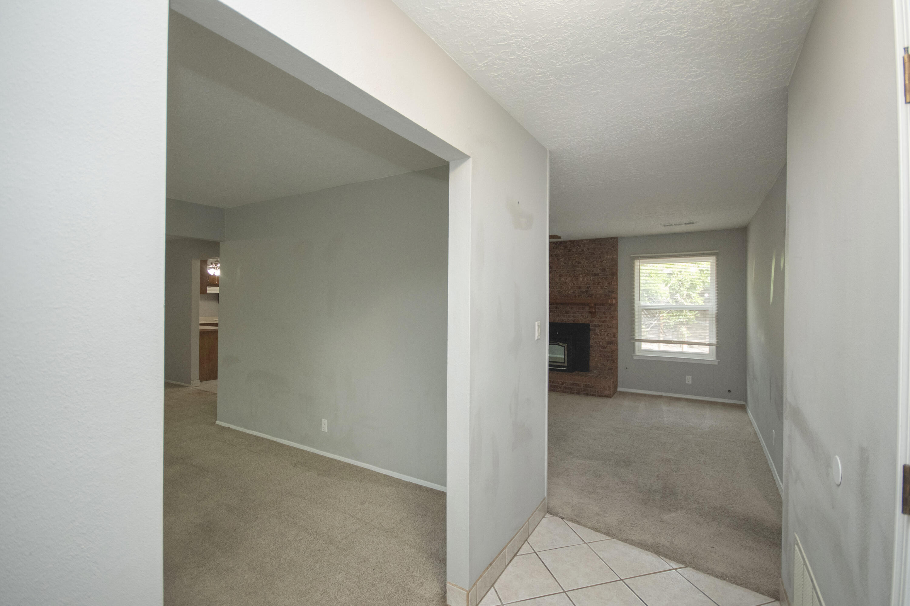 3704 GLORIETA Street NE