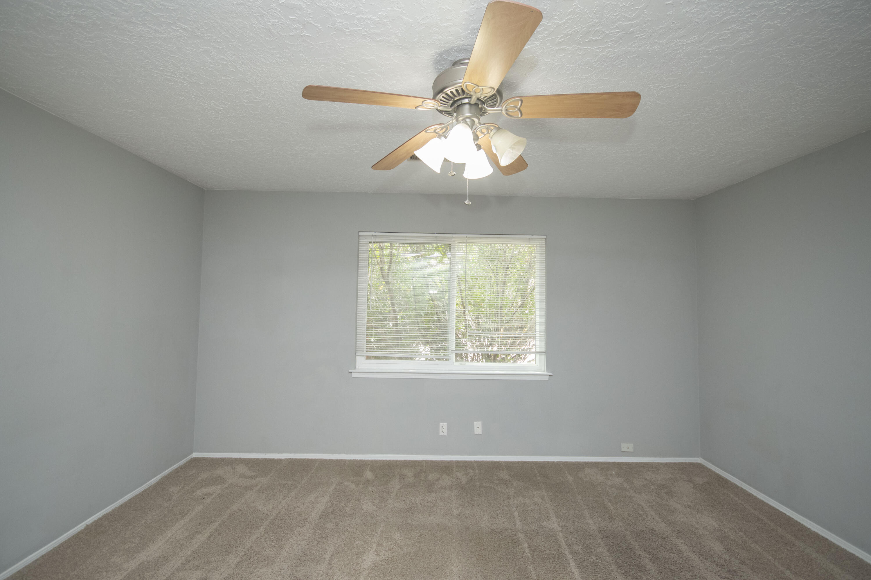 3704 GLORIETA Street NE