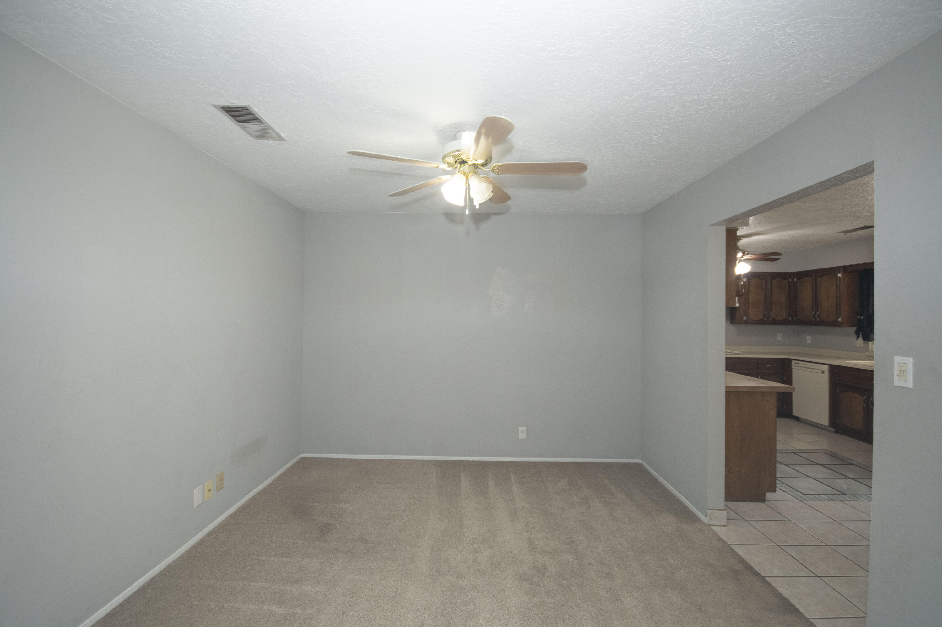 3704 GLORIETA Street NE