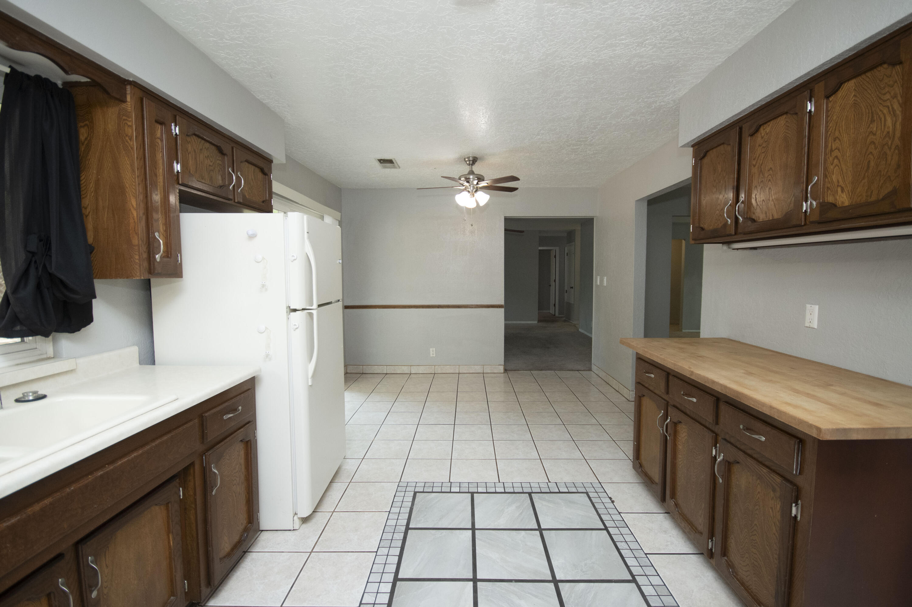 3704 GLORIETA Street NE