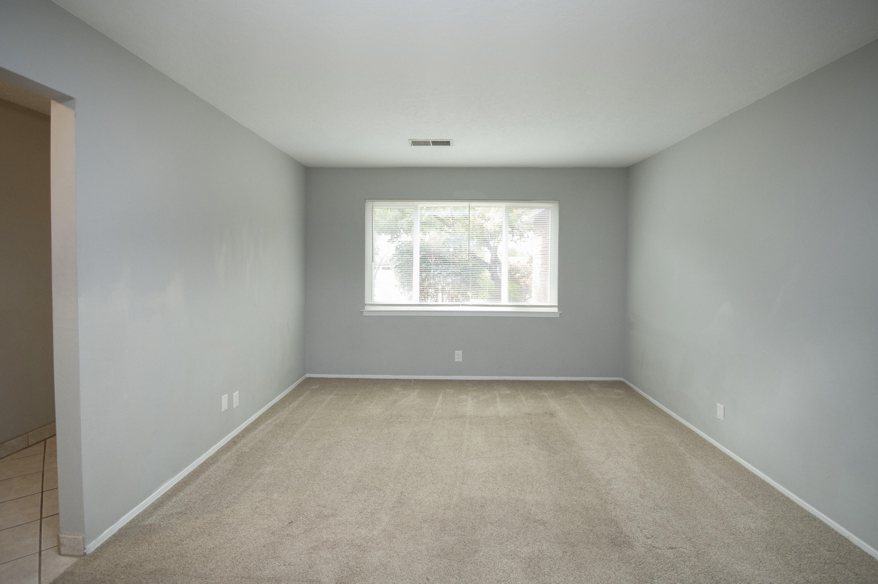 3704 GLORIETA Street NE