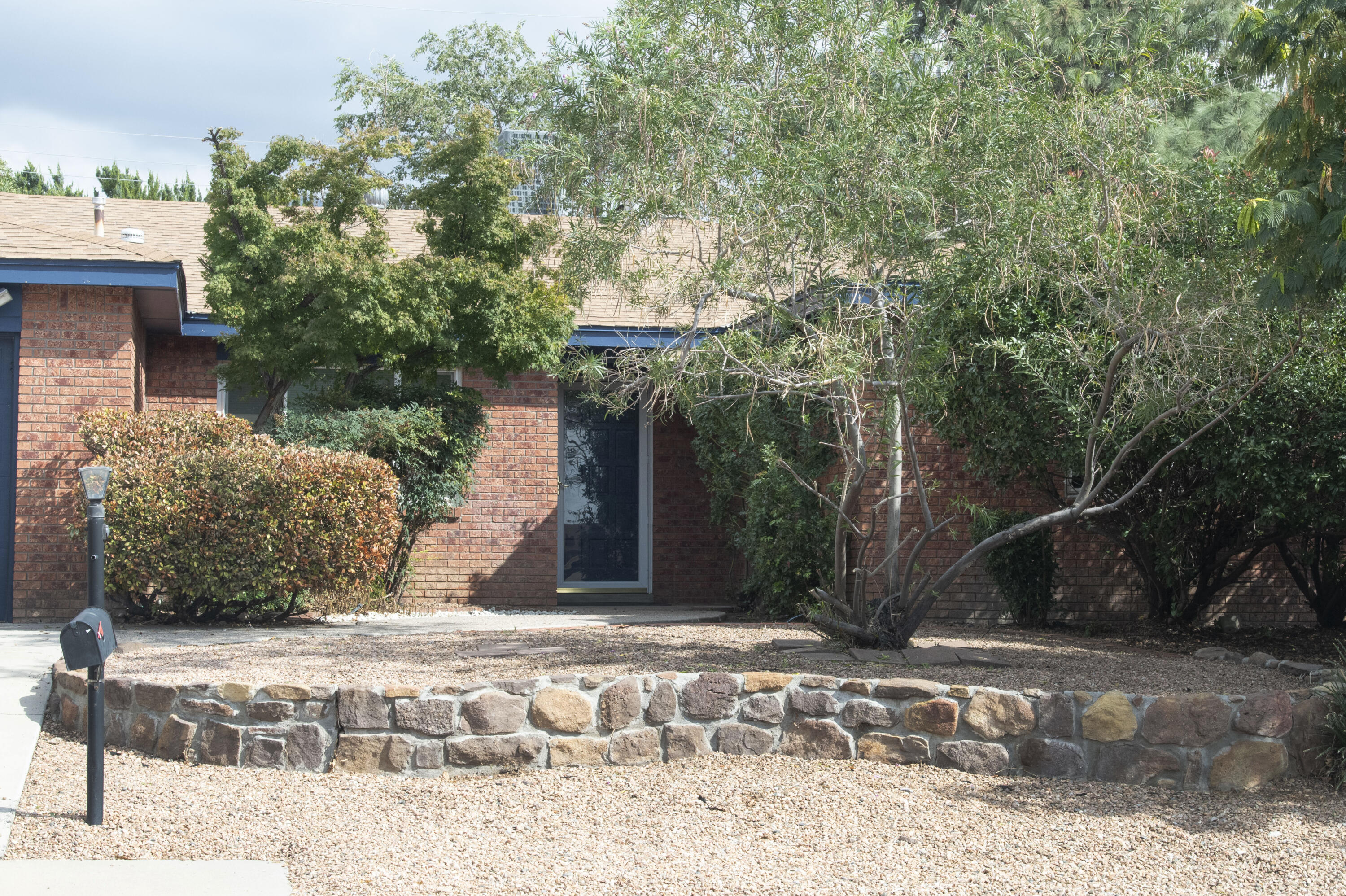 3704 GLORIETA Street NE