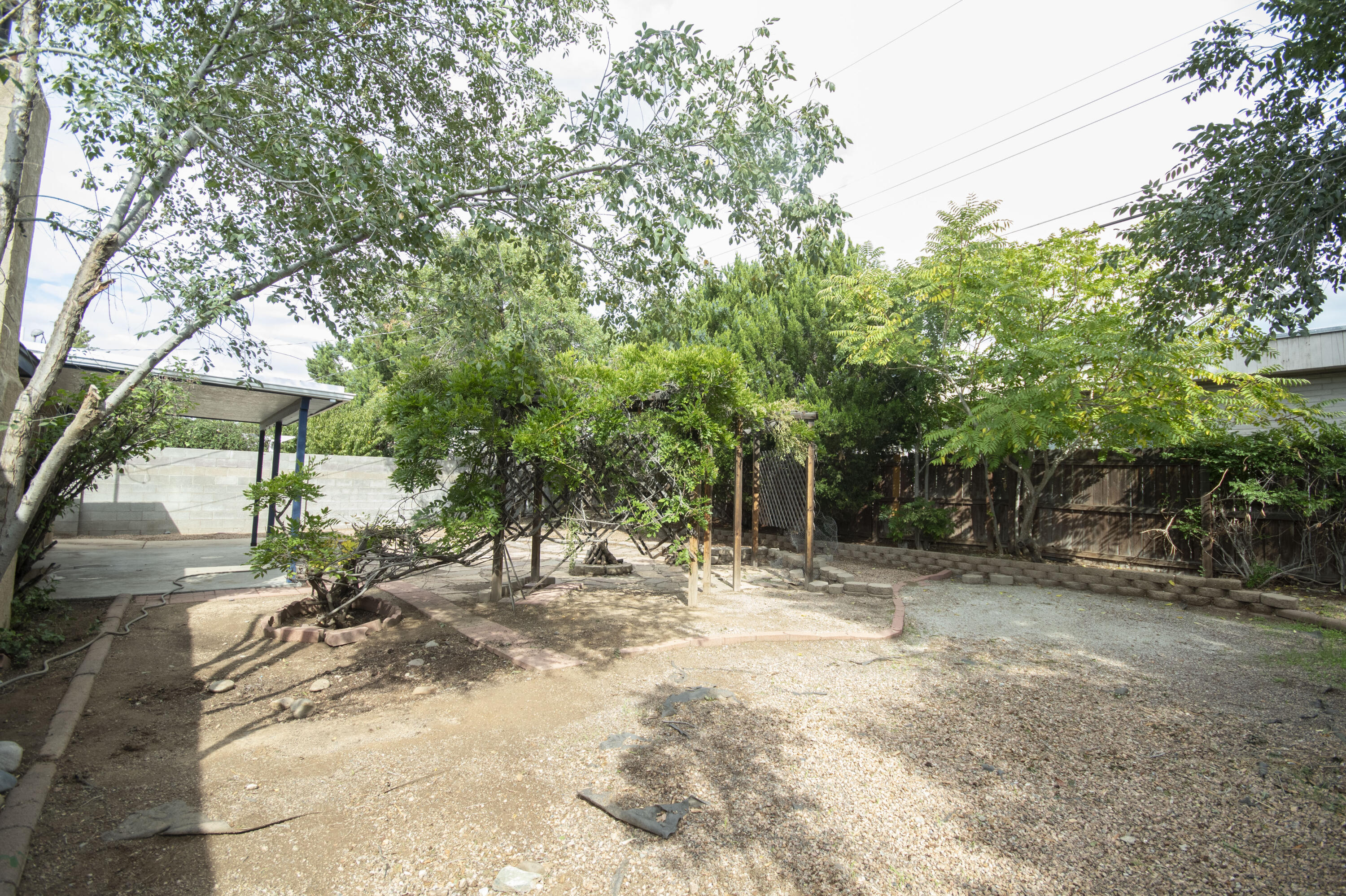 3704 GLORIETA Street NE