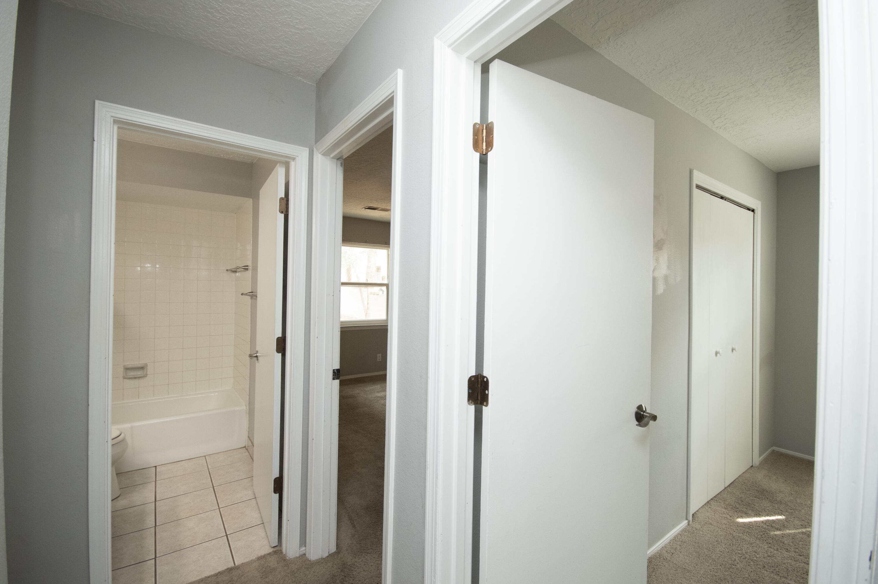 3704 GLORIETA Street NE