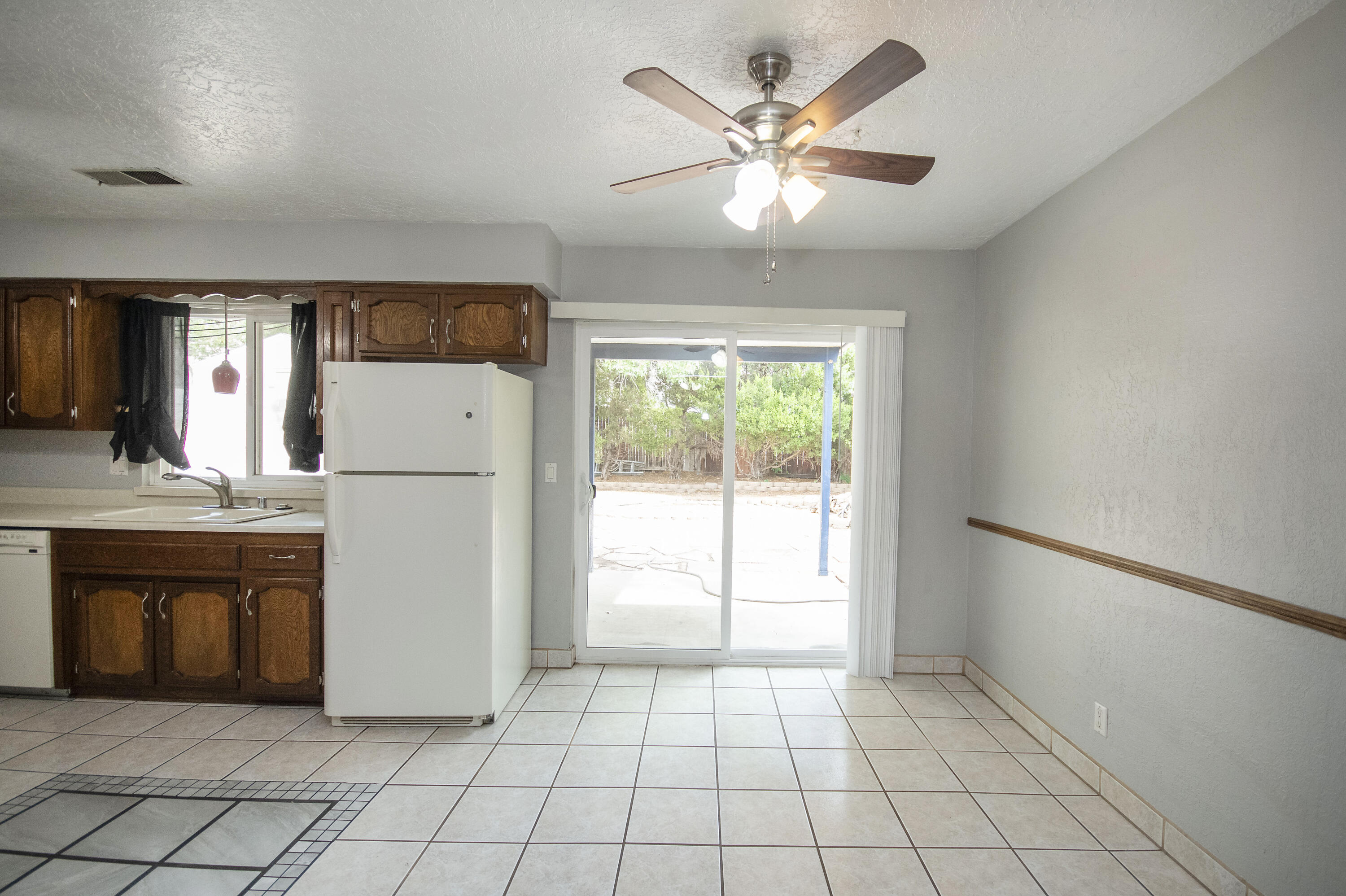 3704 GLORIETA Street NE