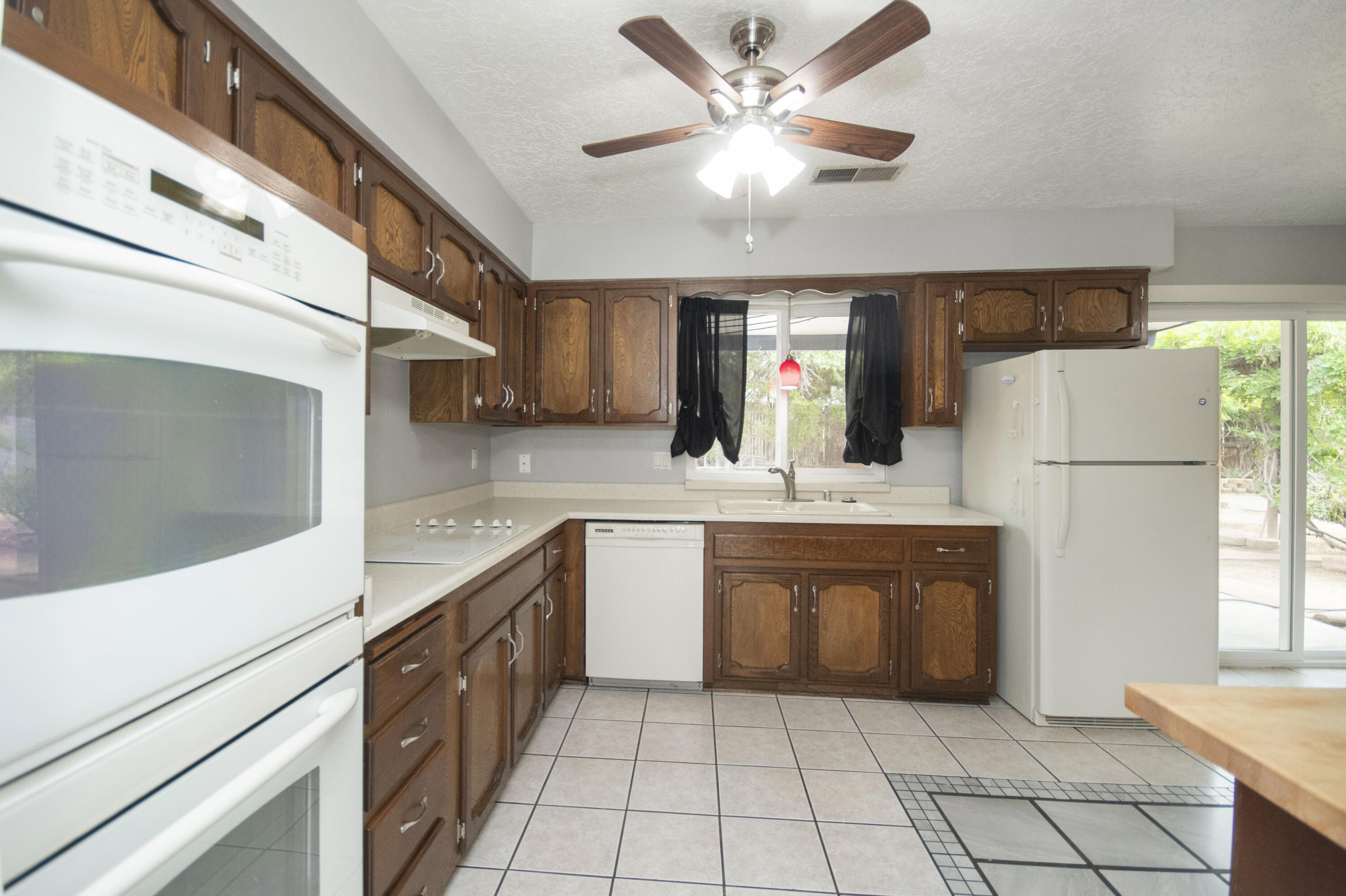 3704 GLORIETA Street NE