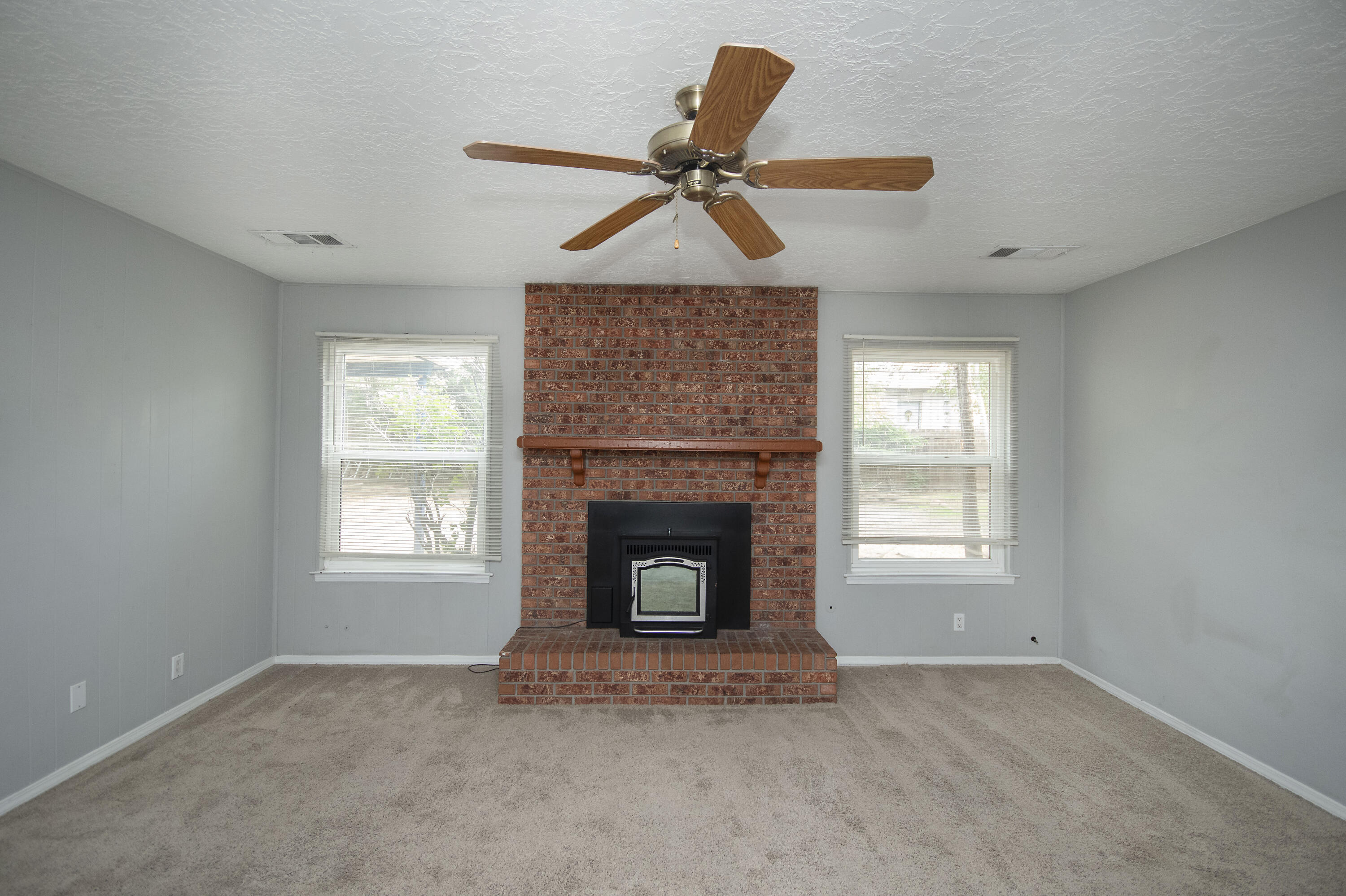 3704 GLORIETA Street NE