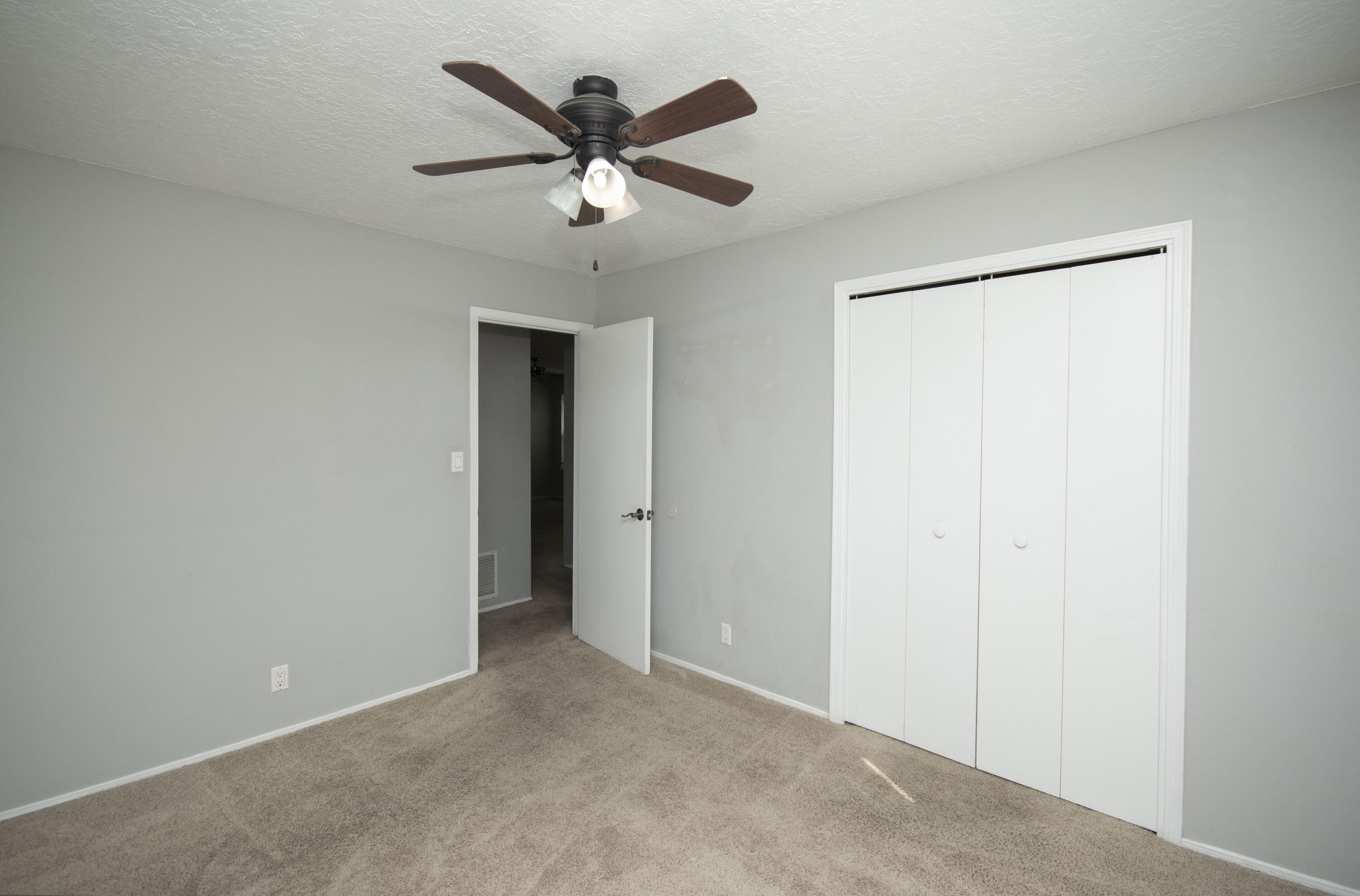 3704 GLORIETA Street NE