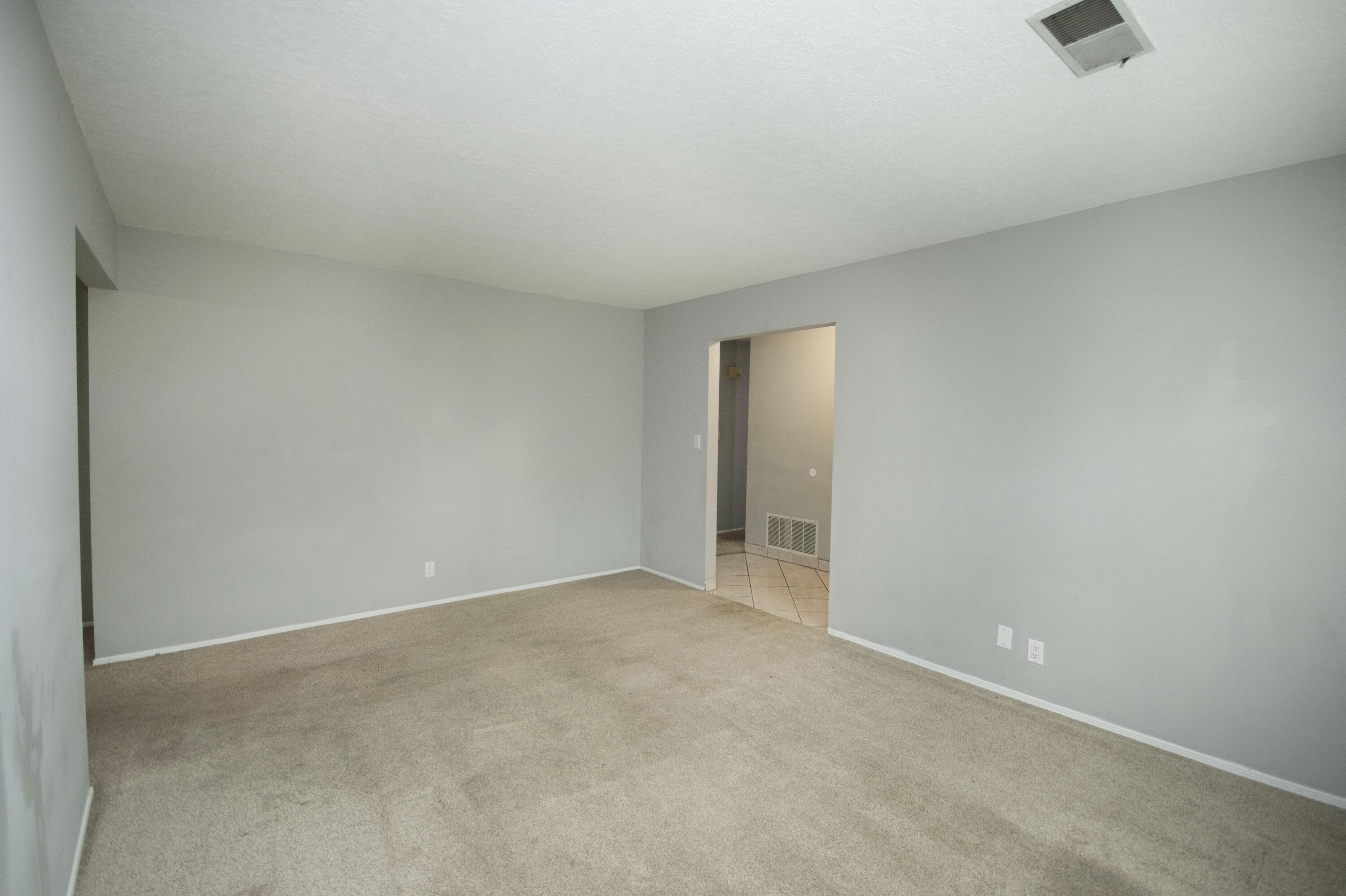 3704 GLORIETA Street NE