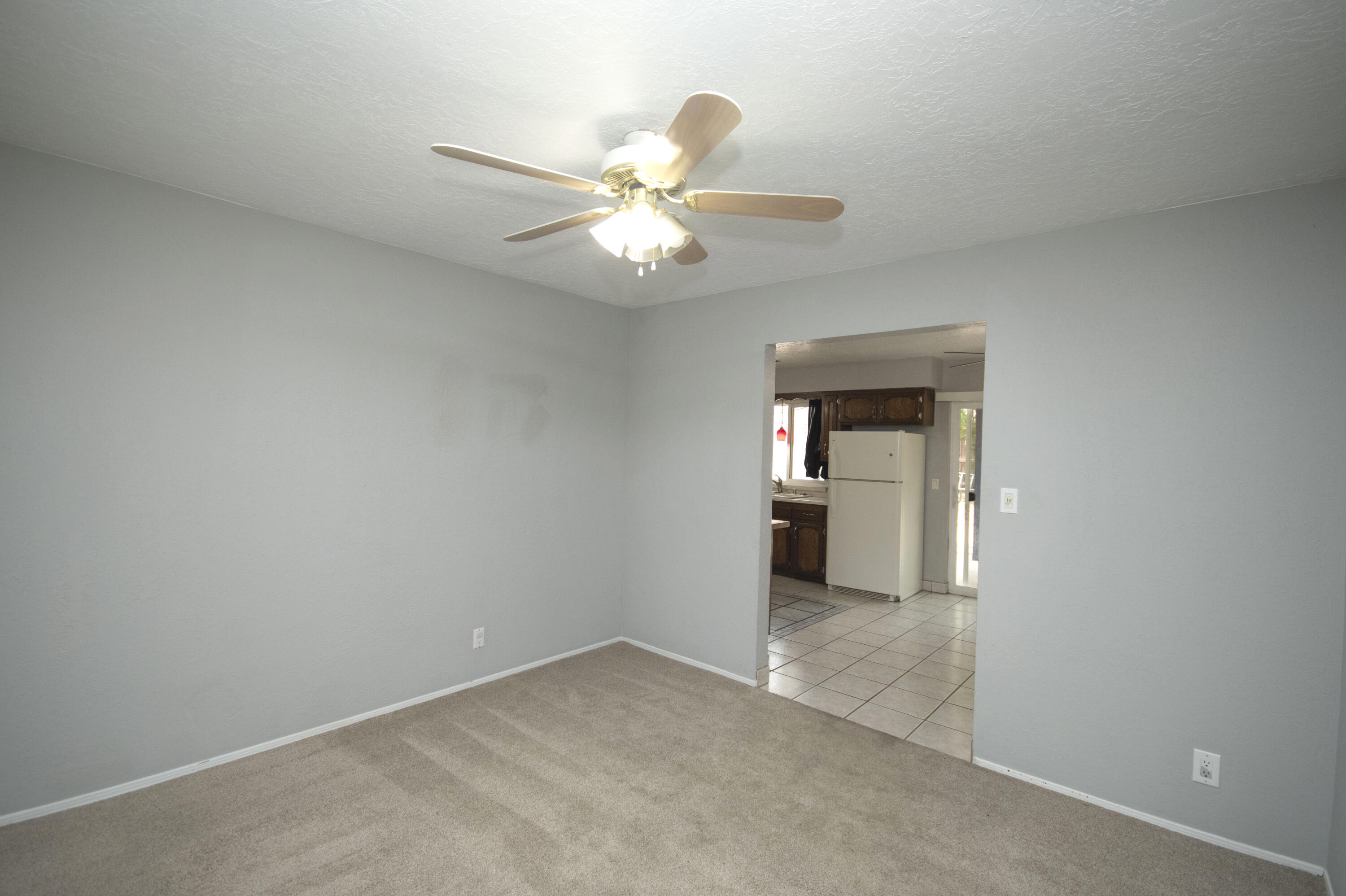 3704 GLORIETA Street NE