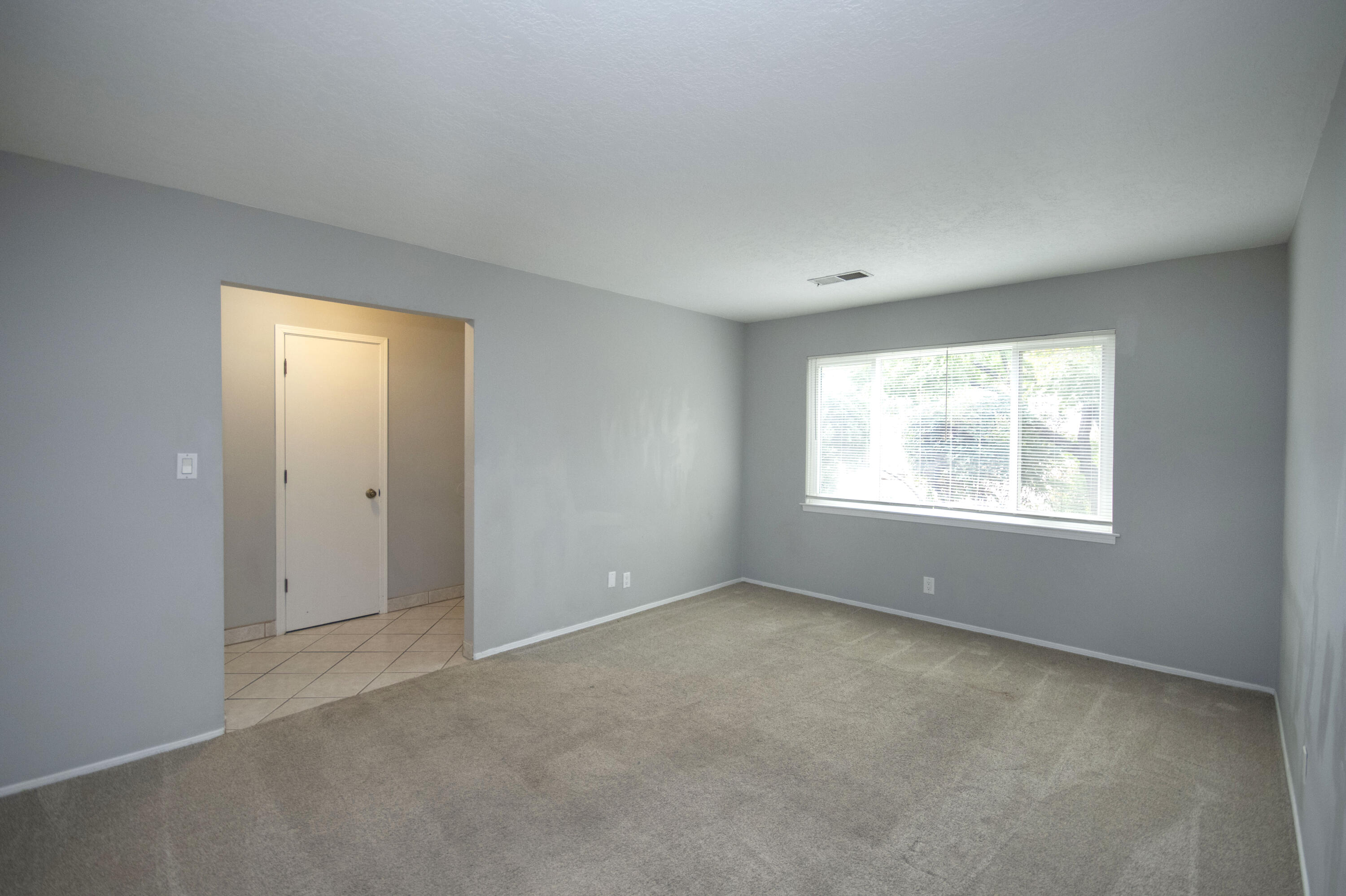 3704 GLORIETA Street NE