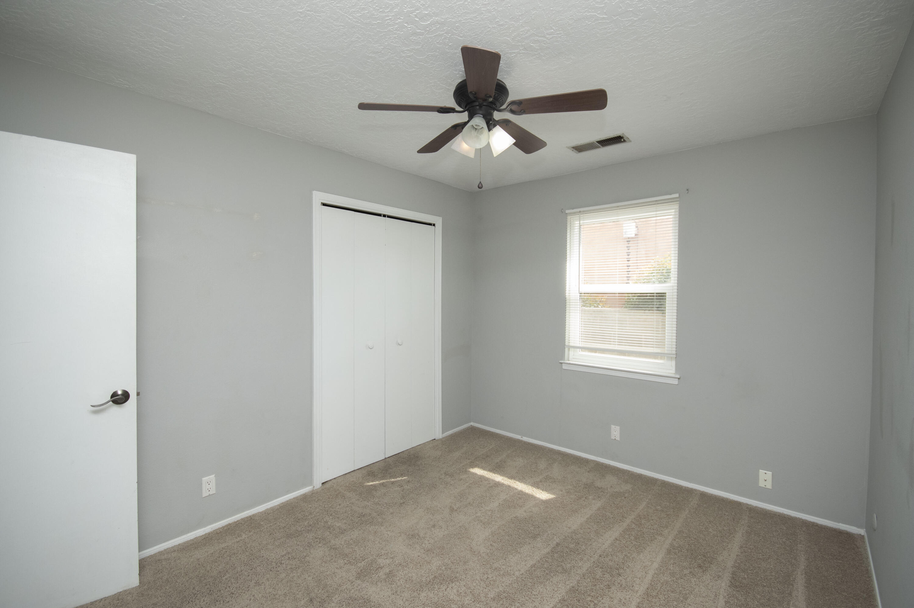 3704 GLORIETA Street NE