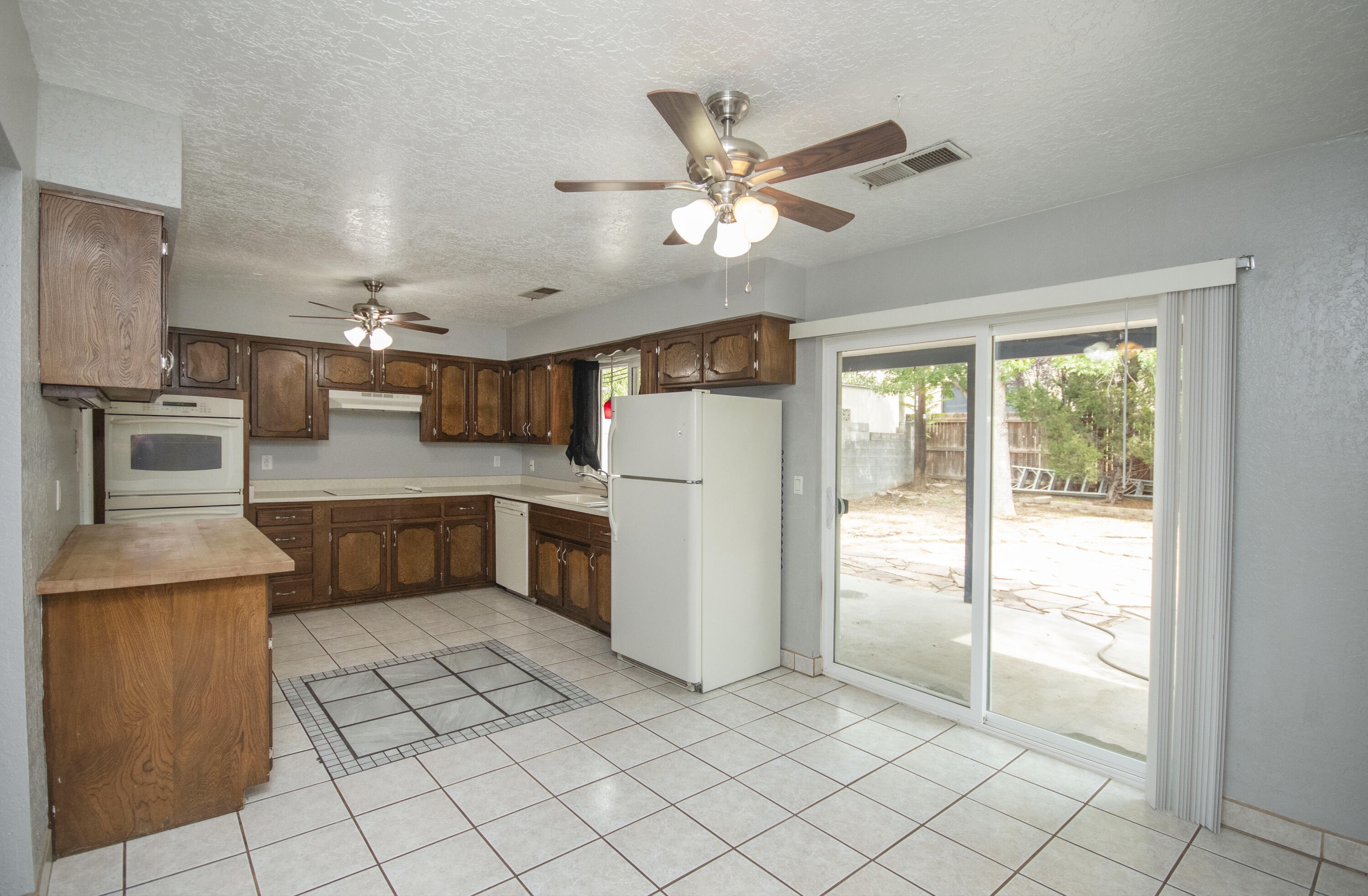 3704 GLORIETA Street NE