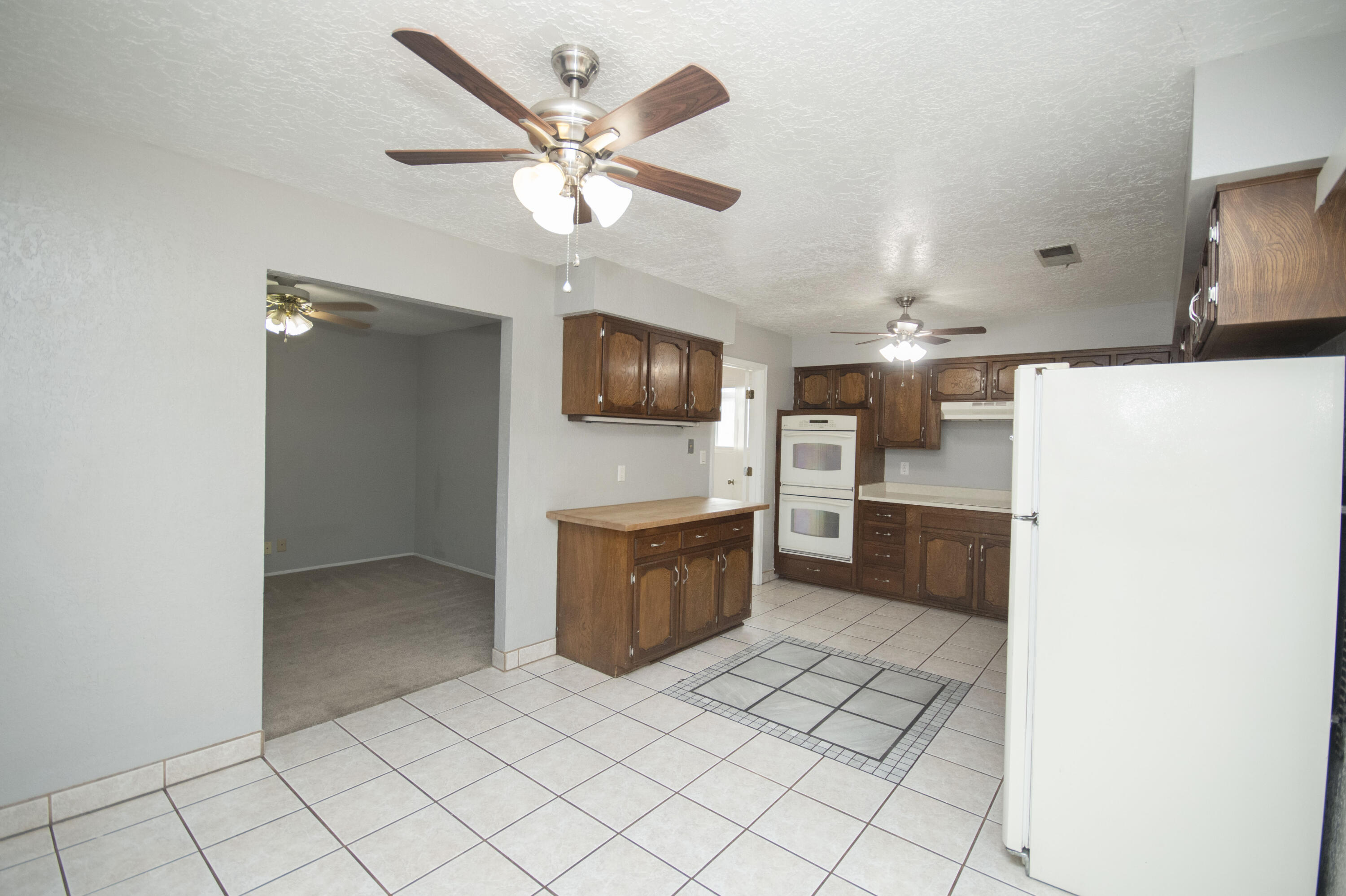 3704 GLORIETA Street NE