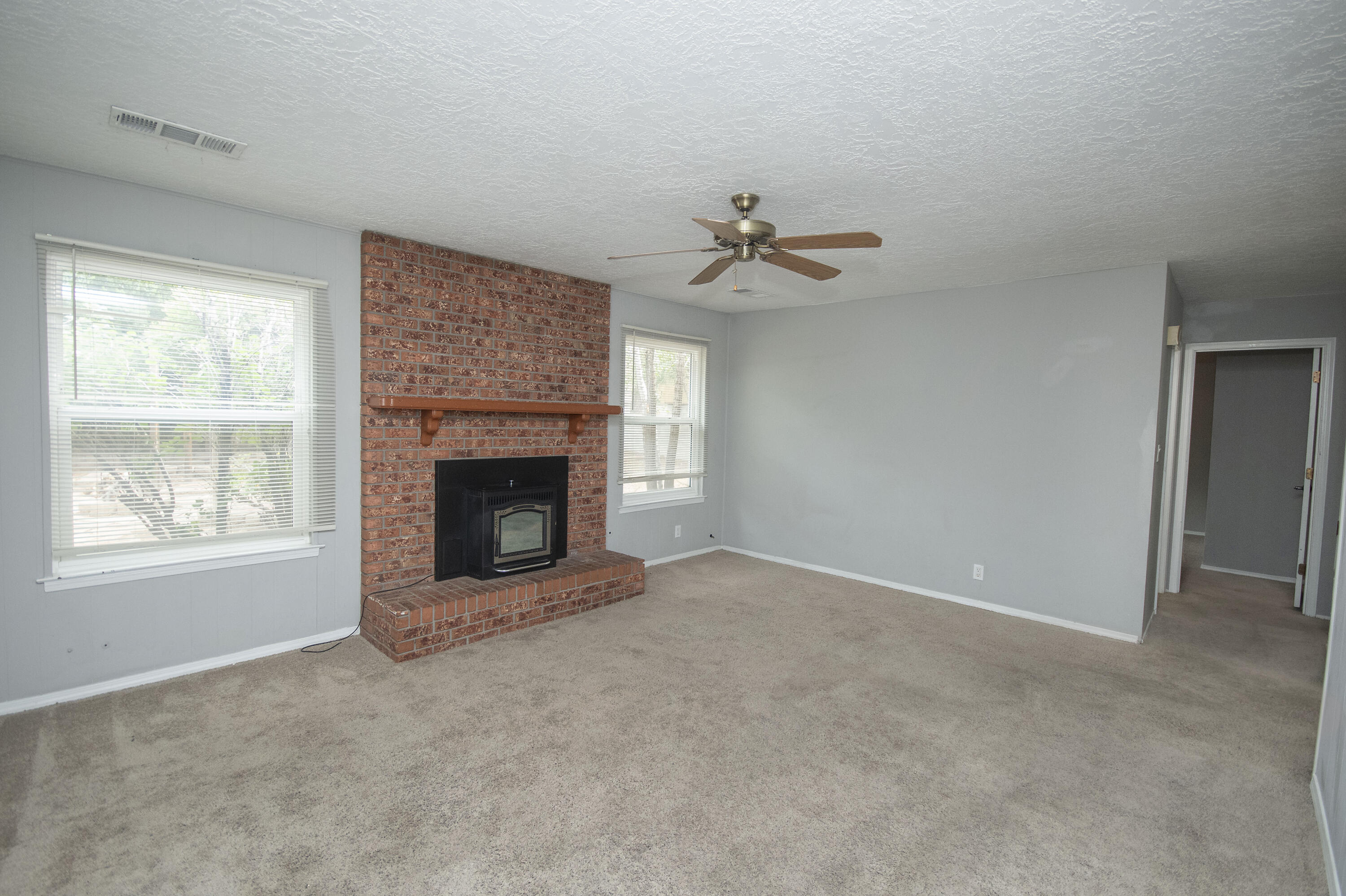 3704 GLORIETA Street NE